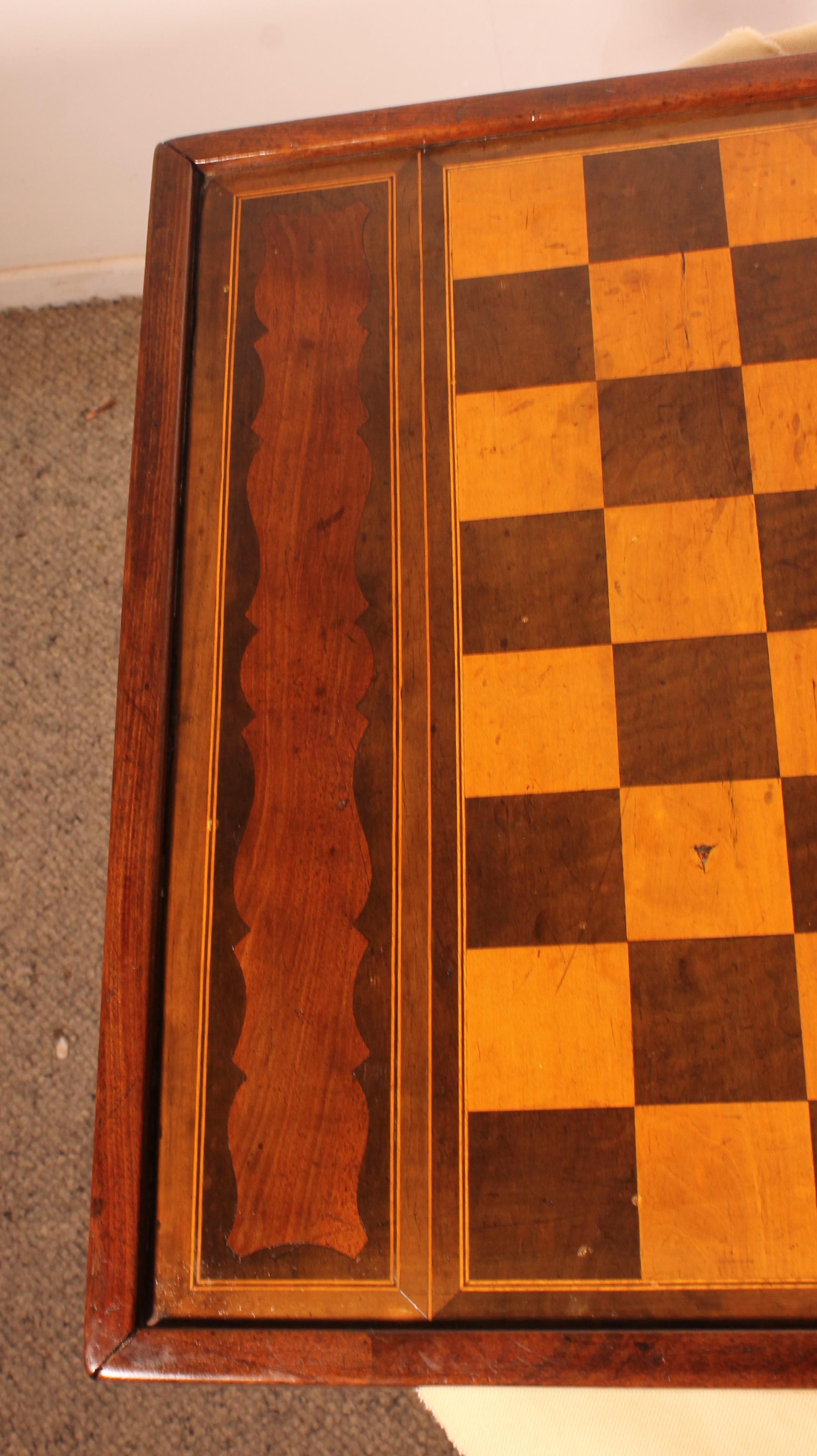 19th Century Games Box In Walnut And Boxwood For Sale 1