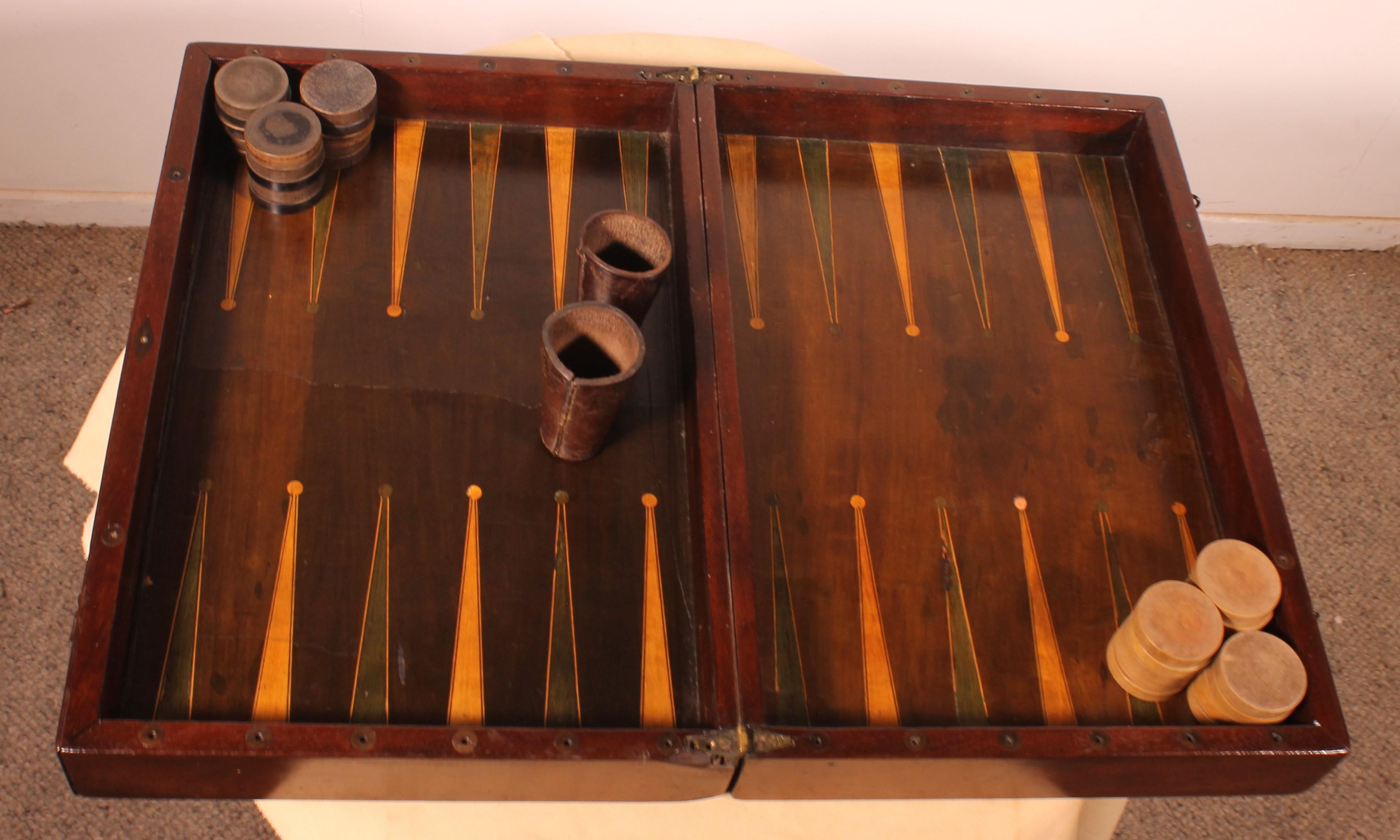 19th Century Games Box In Walnut And Boxwood For Sale 2