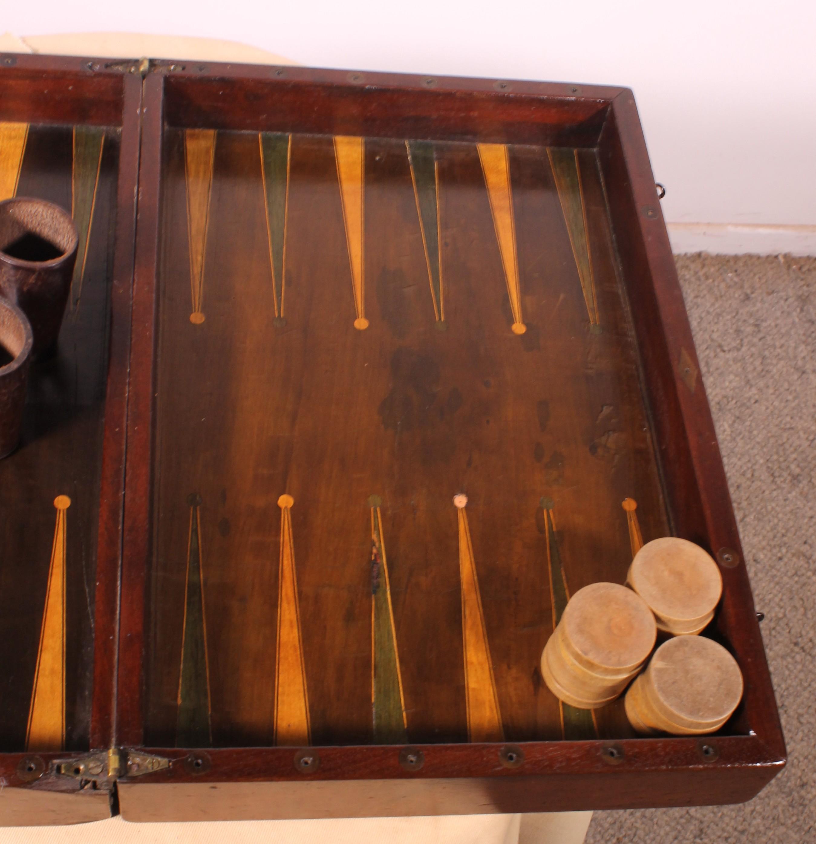 19th Century Games Box In Walnut And Boxwood For Sale 3