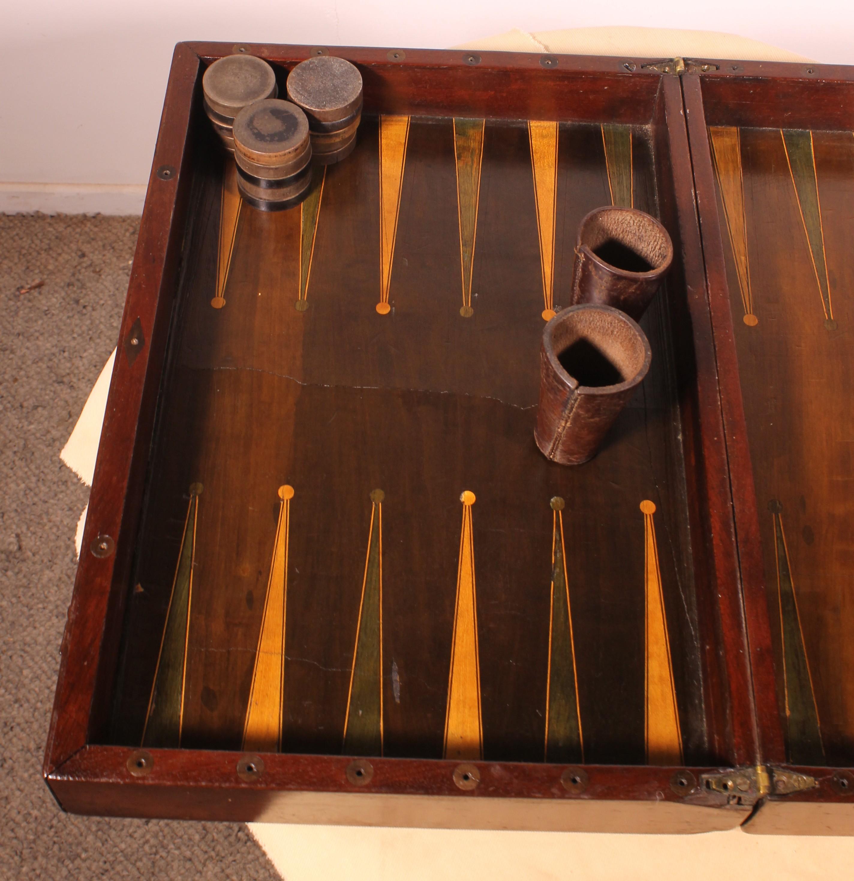 19th Century Games Box In Walnut And Boxwood For Sale 4