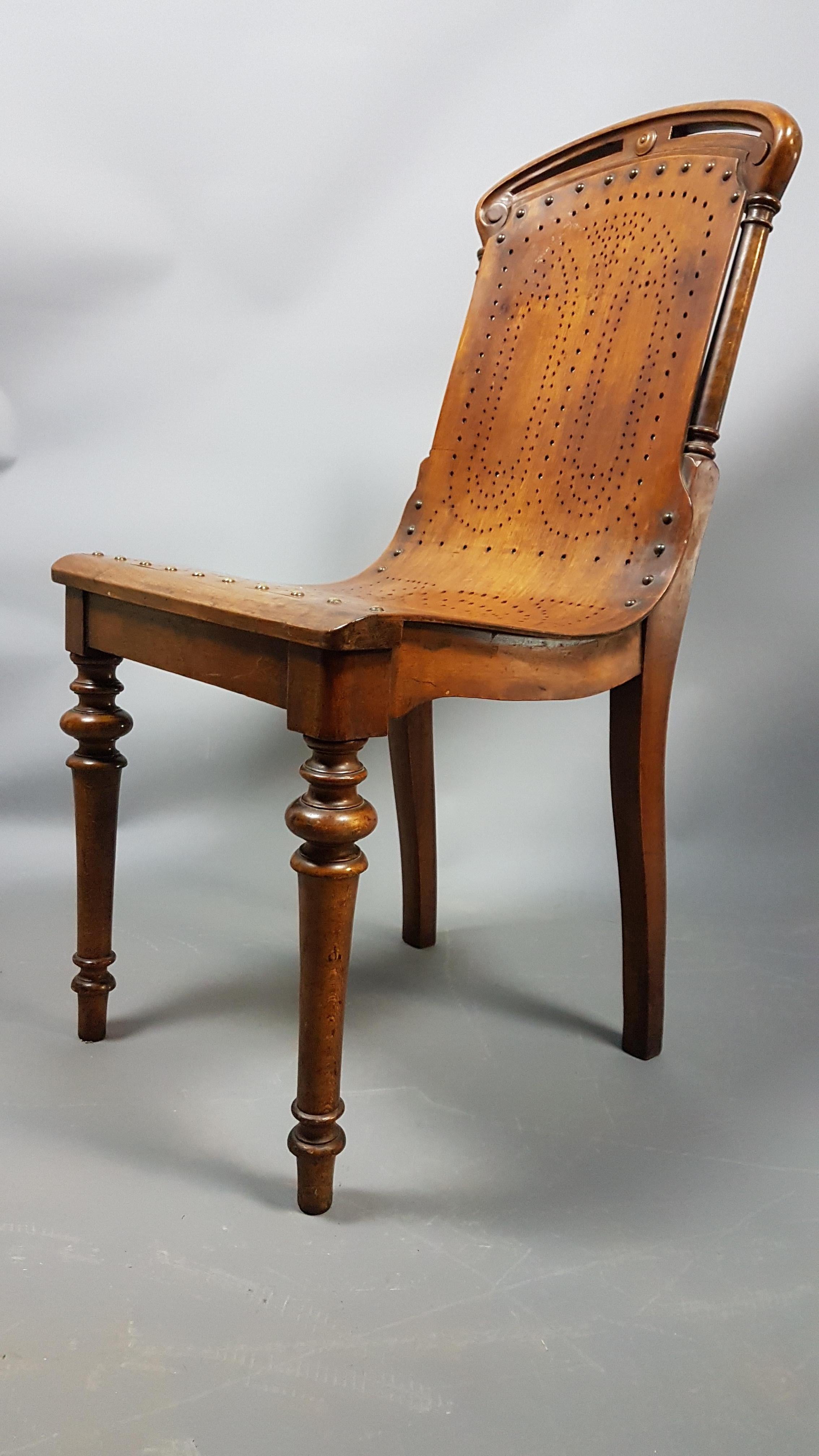 19th Century Gardner and Company Chair in Walnut For Sale 5