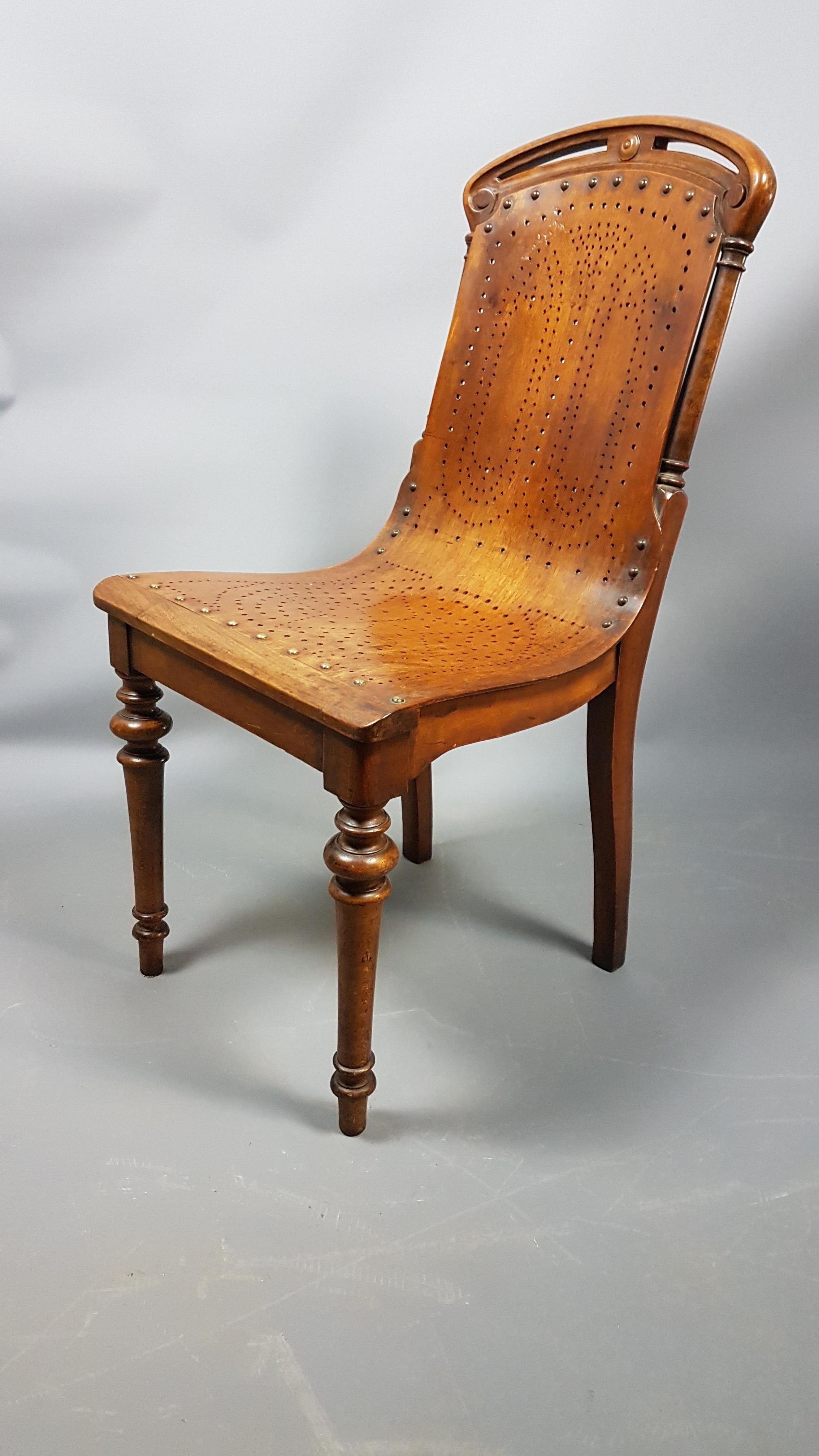 19th Century Gardner and Company Chair in Walnut For Sale 6