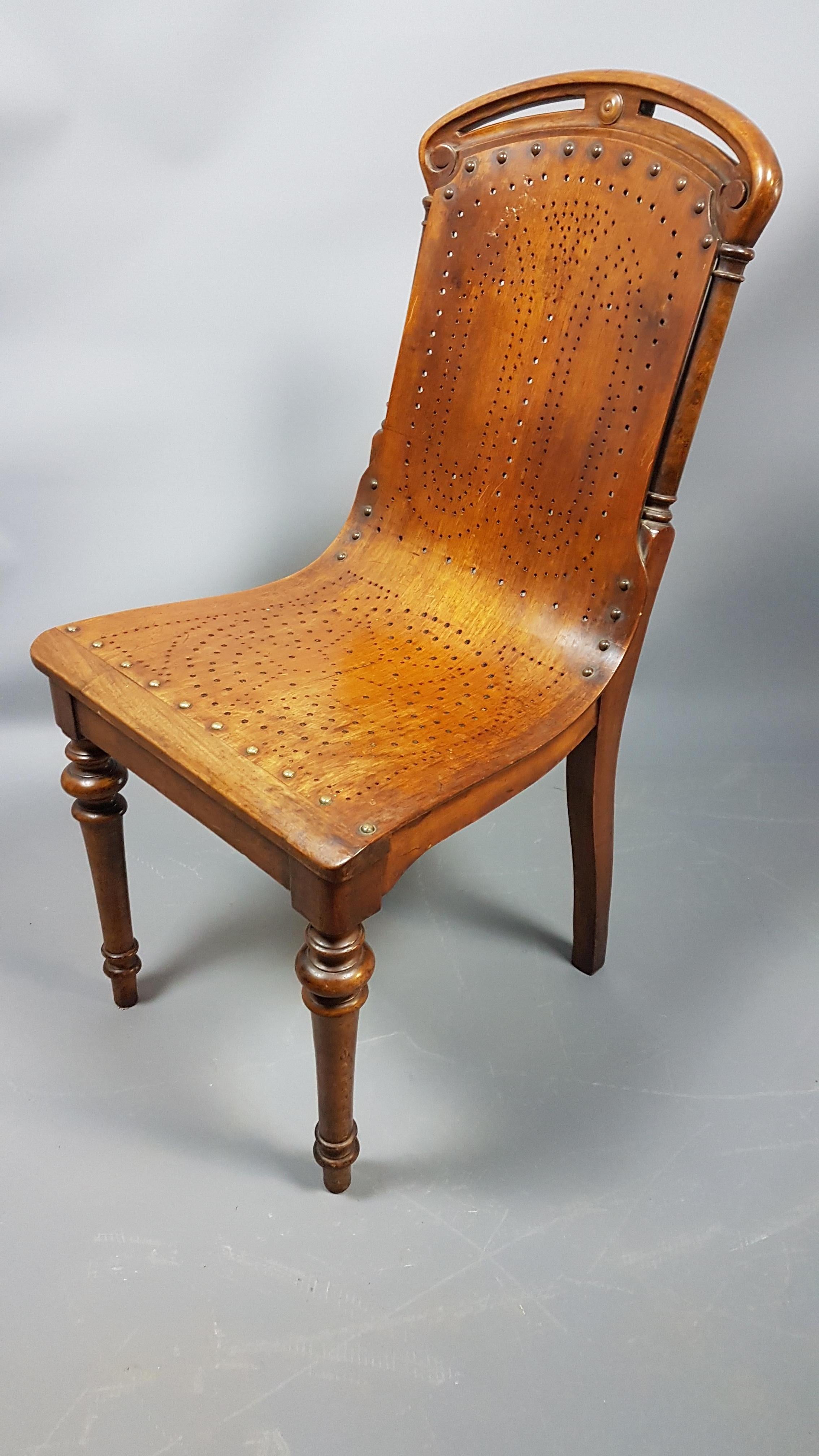 19th Century Gardner and Company Chair in Walnut For Sale 7