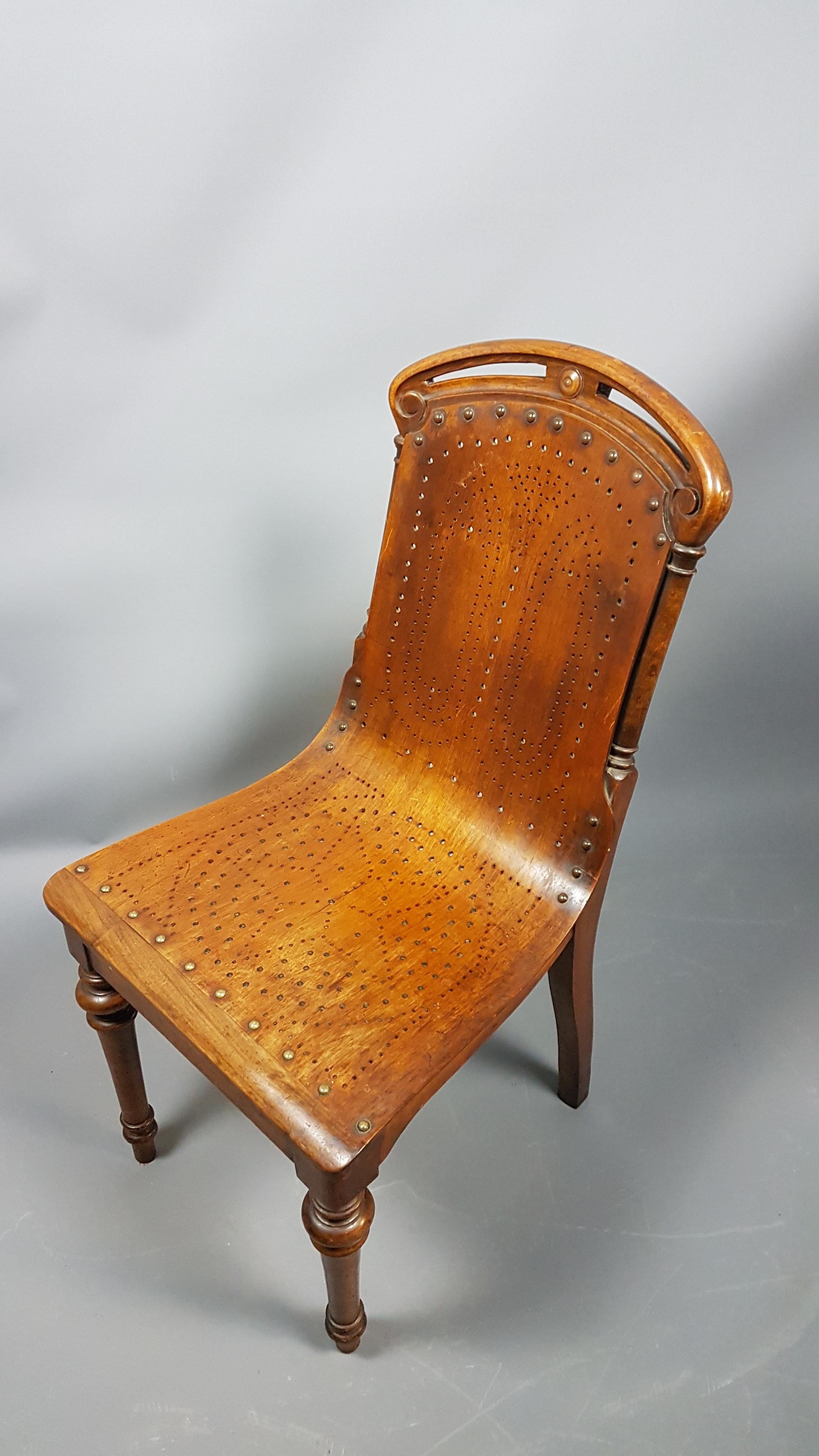 19th Century Gardner and Company Chair in Walnut For Sale 8