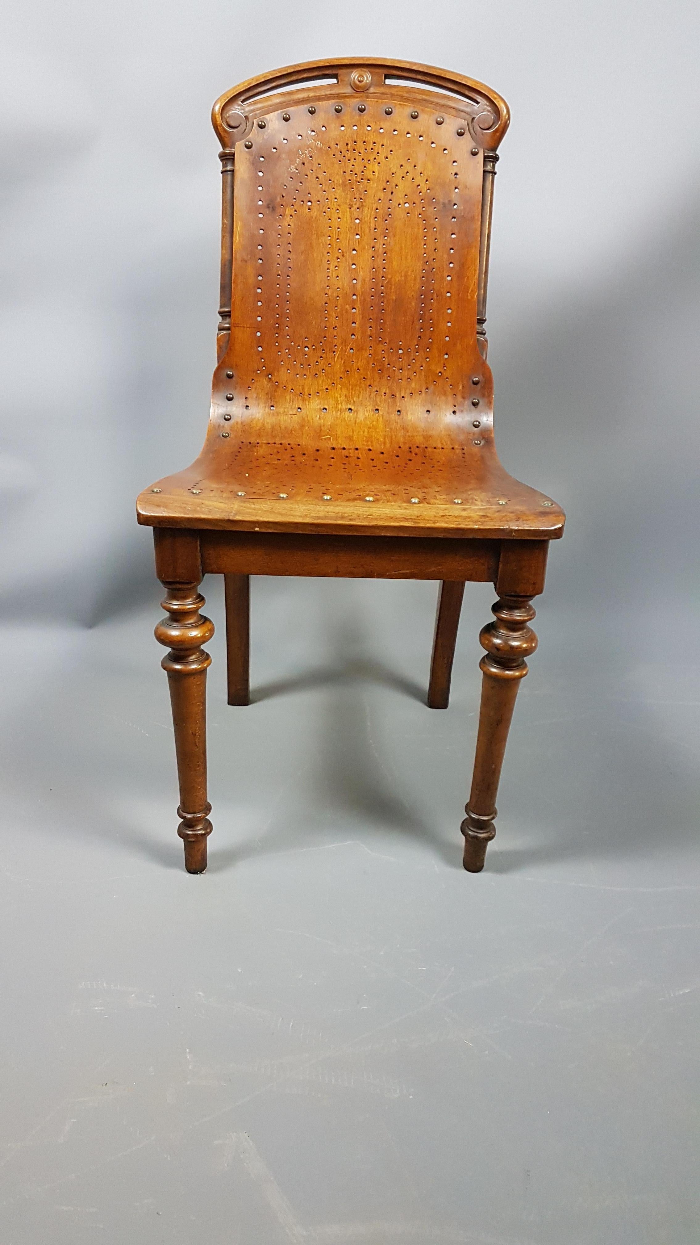 19th Century Gardner and Company Chair in Walnut In Fair Condition For Sale In Bodicote, Oxfordshire