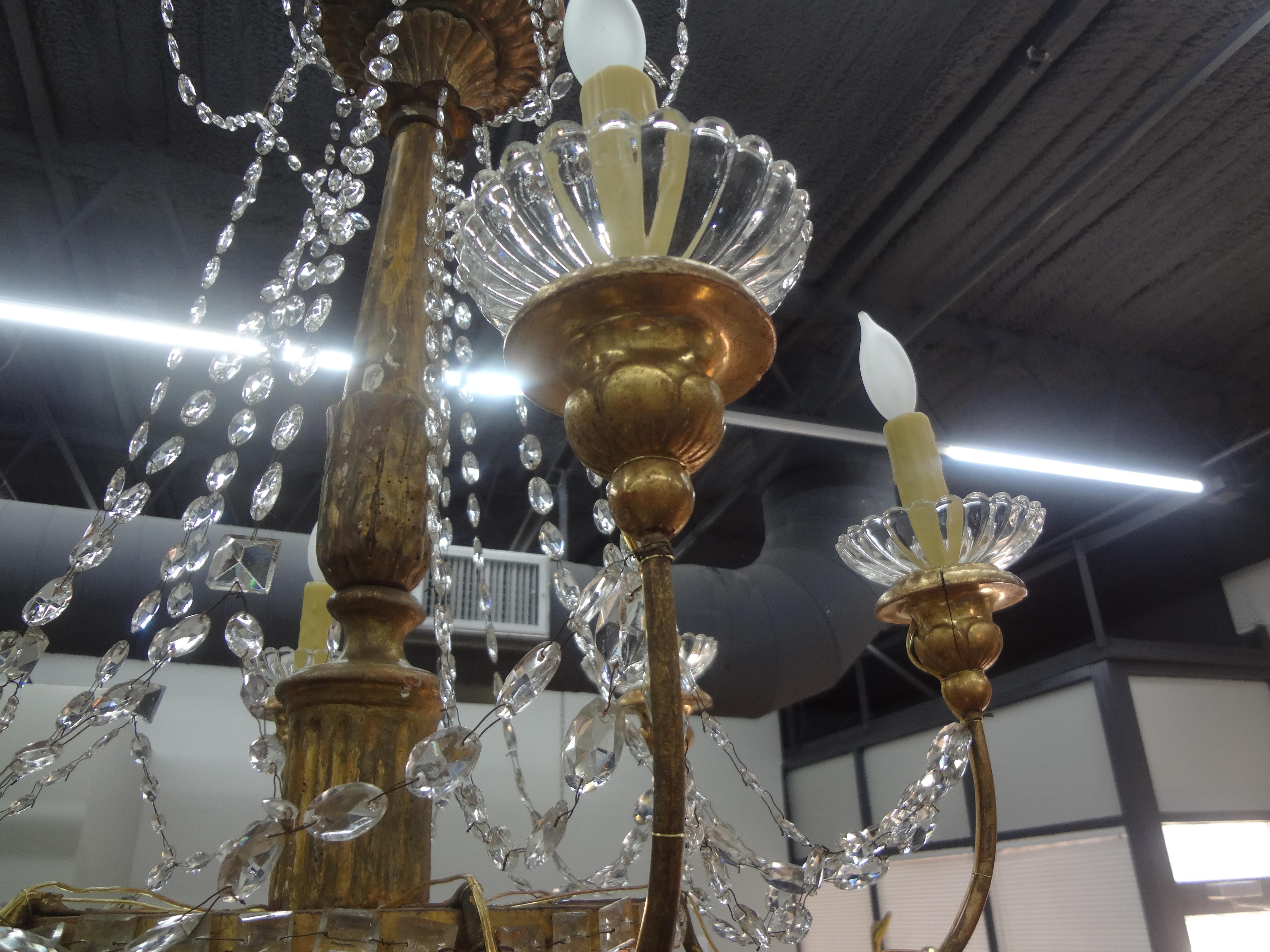 italien Lustre génois en bois doré et cristal du 19e siècle en vente