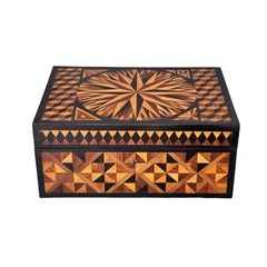 Caja para joyas o tocador con incrustaciones geométricas del siglo XIX con adornos de ébano