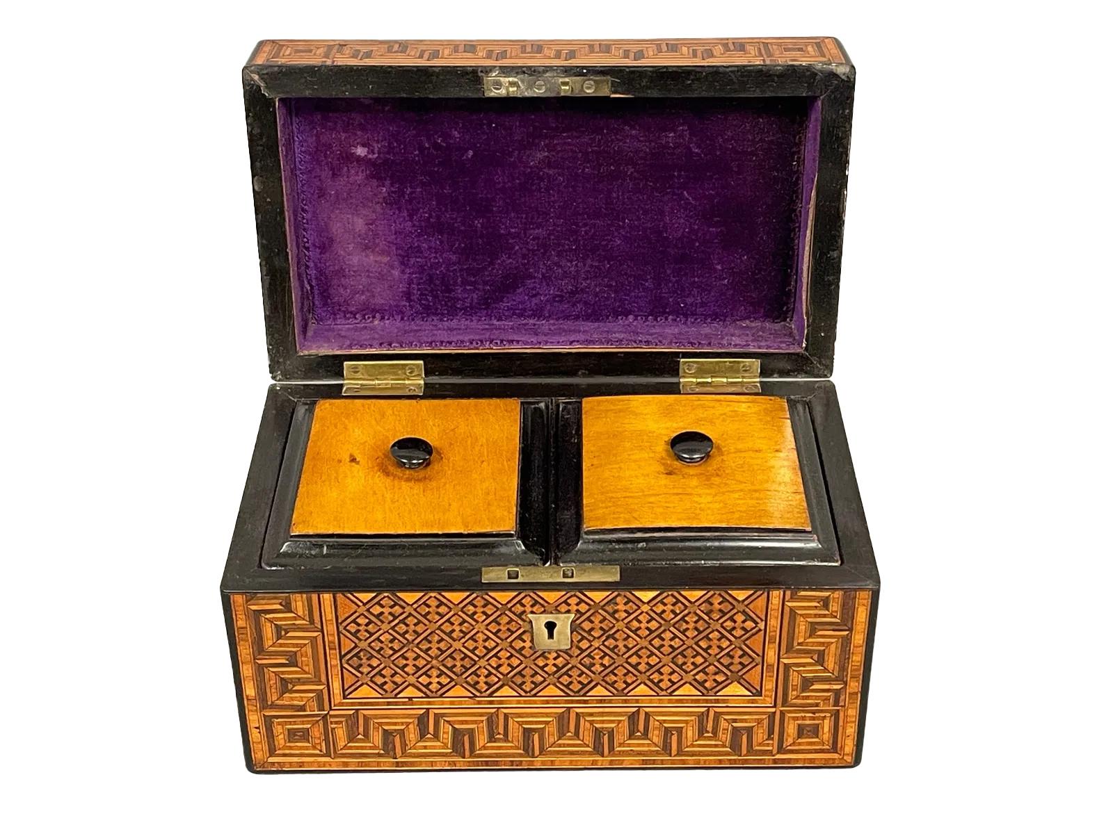 Caja de té de doble cámara con incrustaciones geométricas del siglo XIX Madera en venta