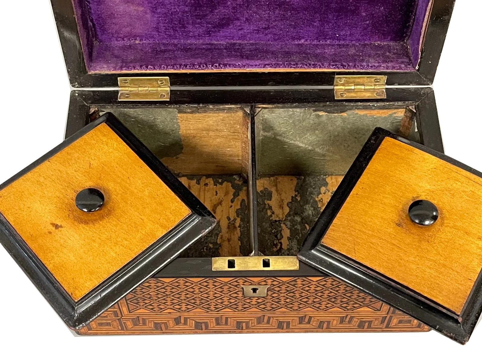 Caja de té de doble cámara con incrustaciones geométricas del siglo XIX en venta 1