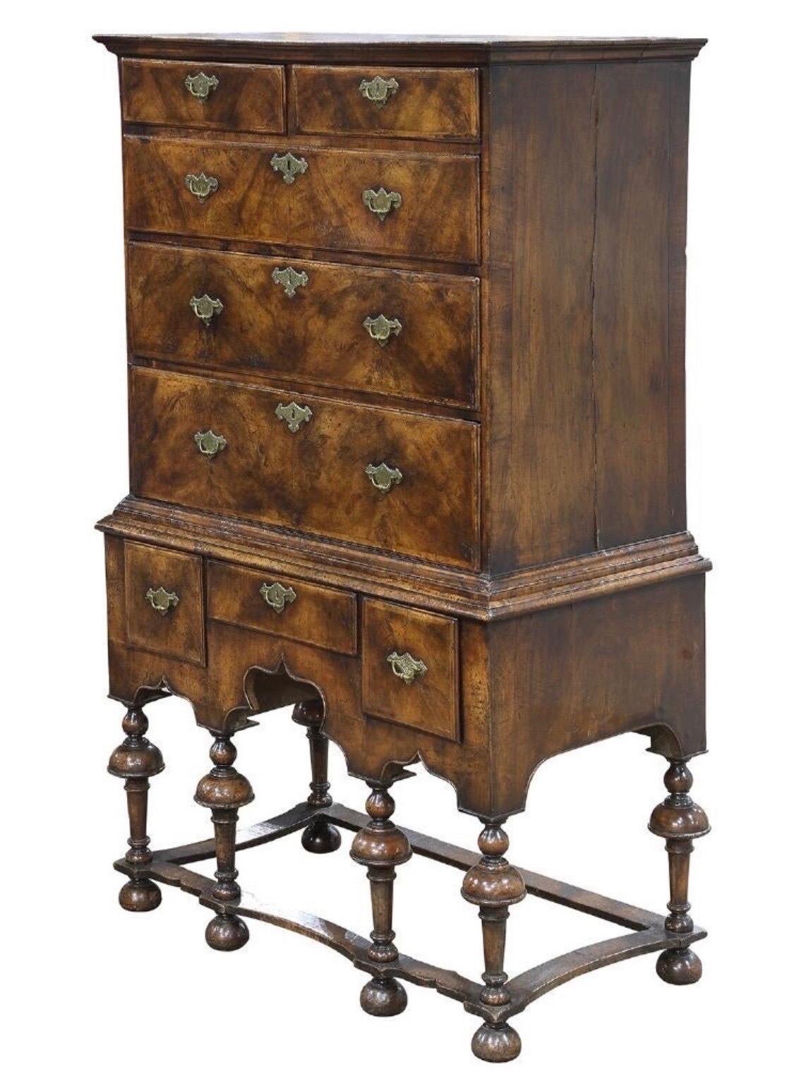 19th century George 1st style walnut chest on chest. 2 parts with a molded top, above the upper graduated five-drawer case, continuing to the lower three-drawer case, the whole rising on ball and turned supports terminating on compressed ball fee.
 