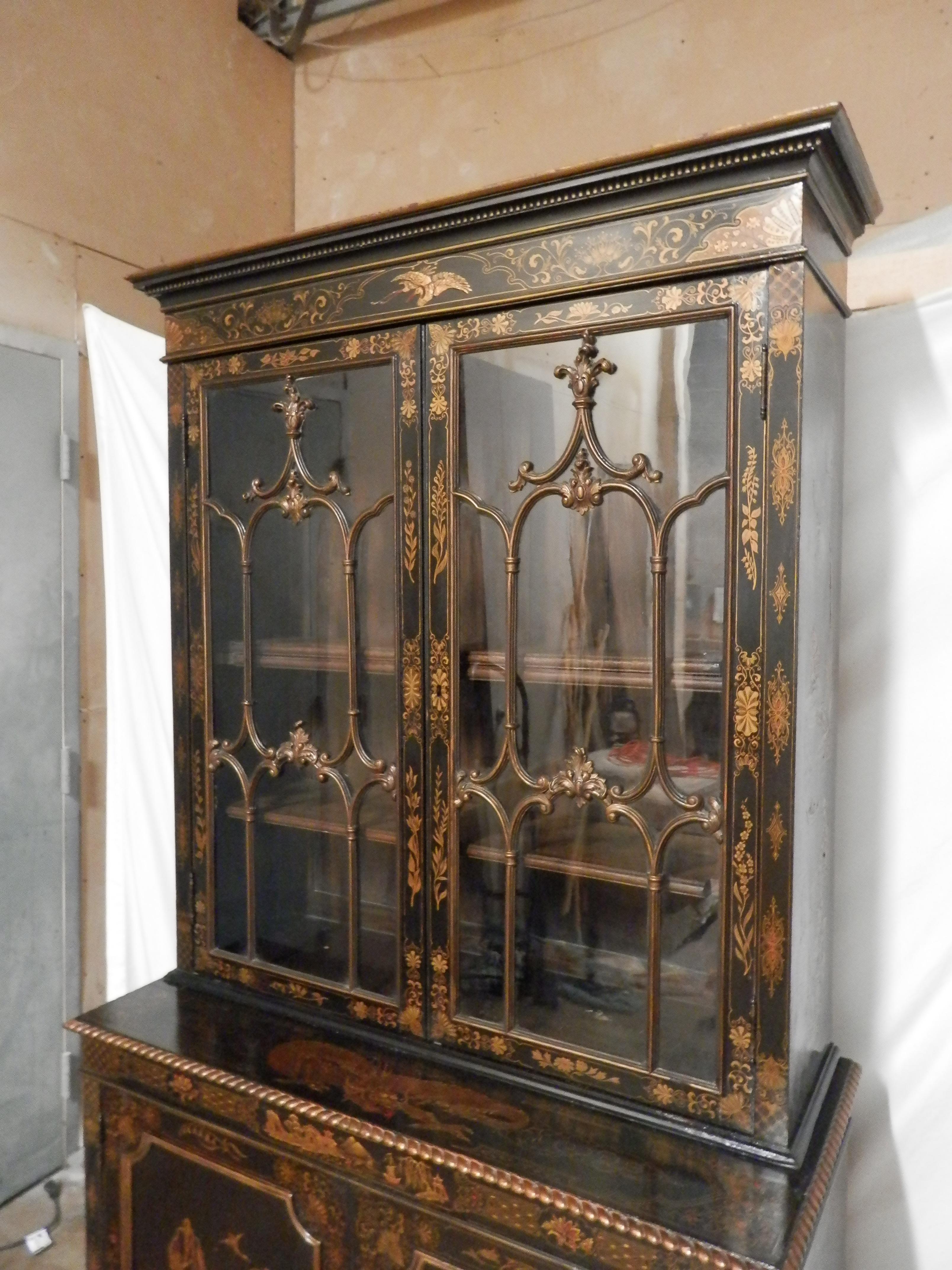 Beautiful 19th century George 111 period black lacquered chinoiserie viewing cabinet. Beautiful original glass with carved mullions. Raised chinoiserie detail of Oriental scenes.