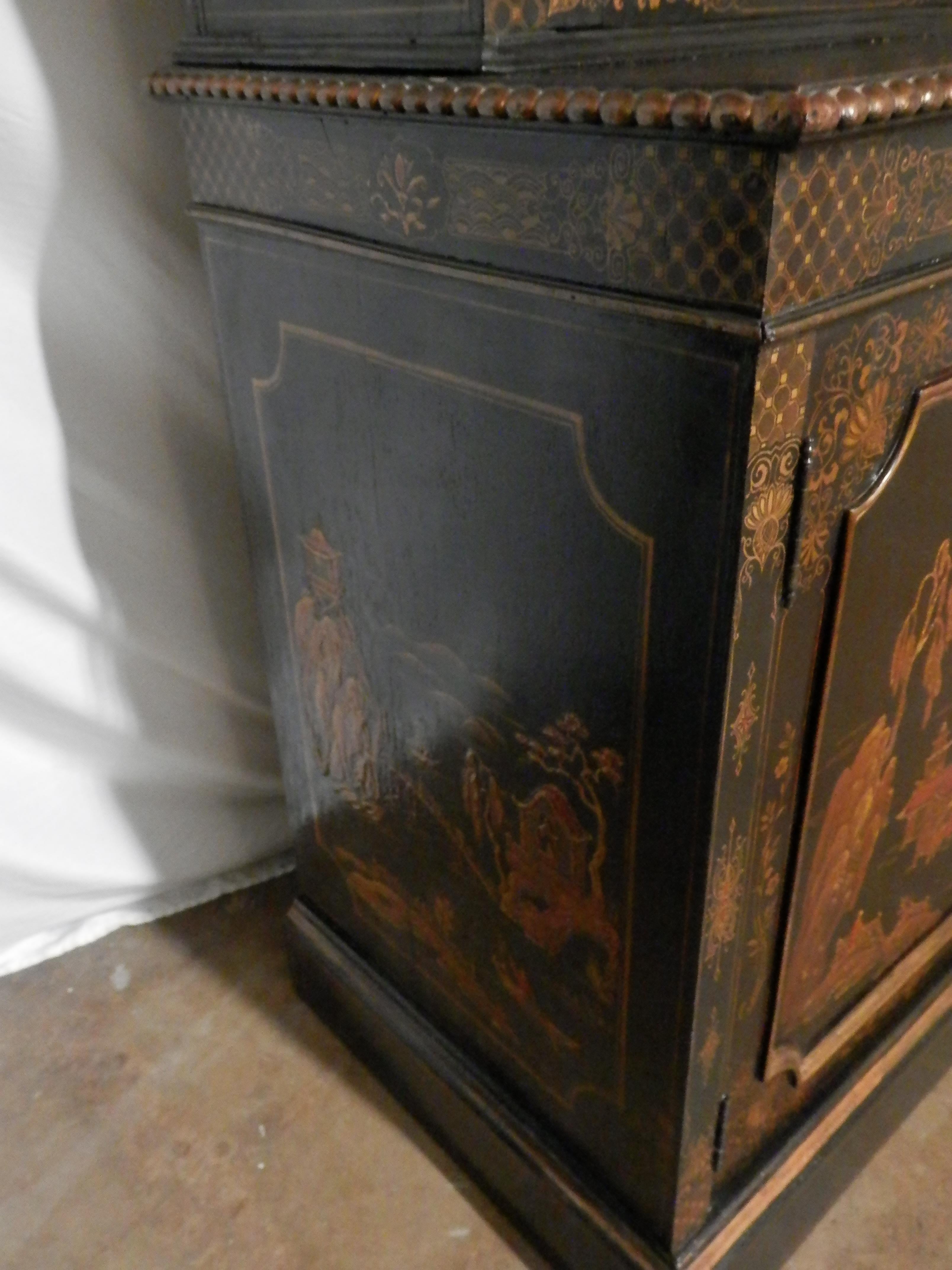 19th Century George 111 Period Chinoiserie Black Lacquered Viewing Cabinet In Good Condition In Dallas, TX