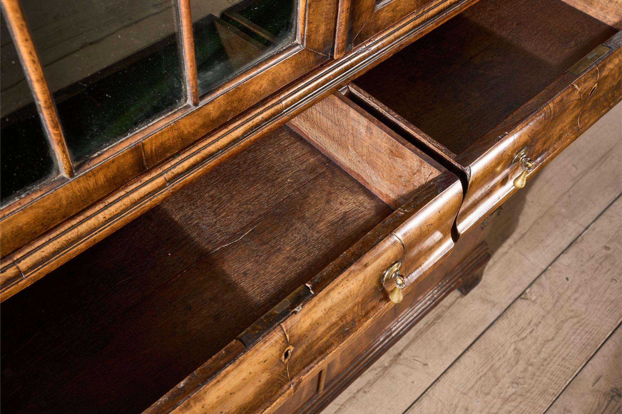 19th century George I style double arched walnut cabinet For Sale 11