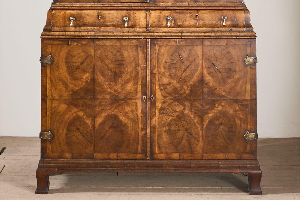 19th century George I style double arched walnut cabinet In Excellent Condition For Sale In Malton, GB