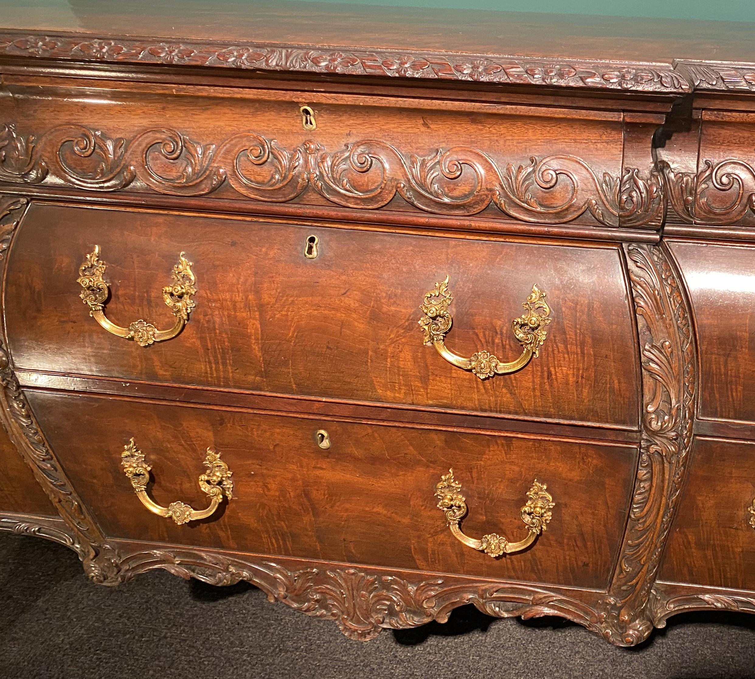 19th Century George II Style Carved Mahogany Commode in the Bombe Form In Good Condition For Sale In Milford, NH