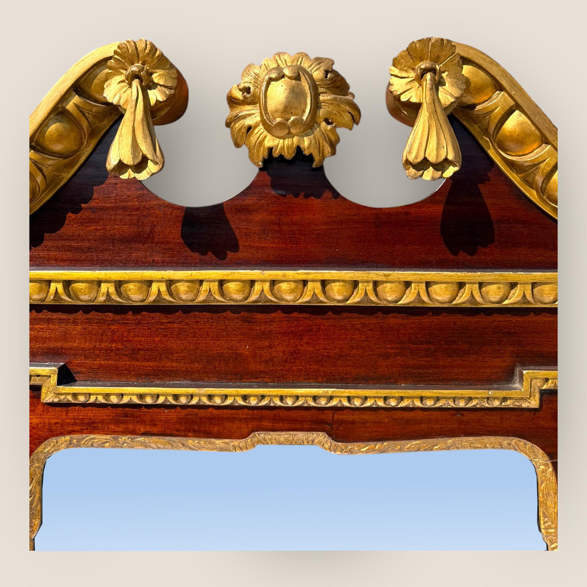 Mogano Specchio da parete in stile Giorgio II del XIX secolo, dorato e in mogano in vendita