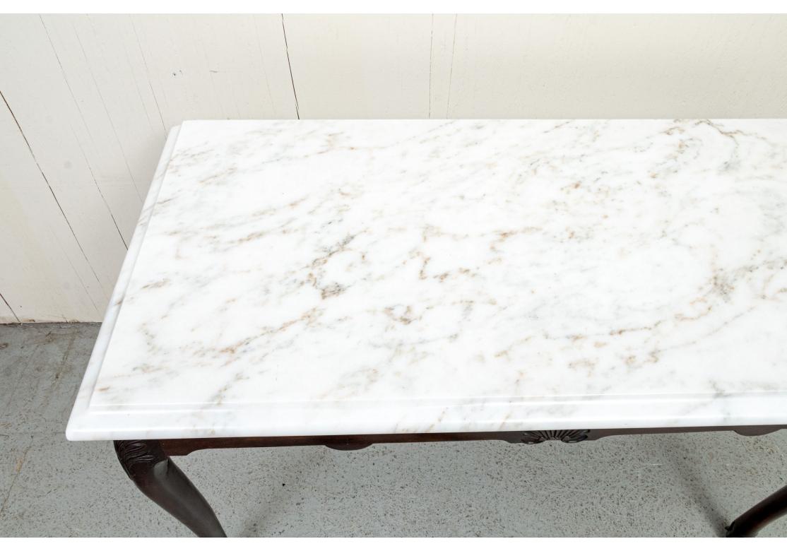 Table George II du 19ème siècle avec plateau en marbre Abîmé - En vente à Bridgeport, CT