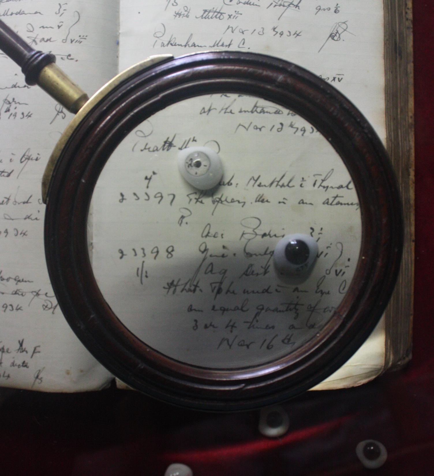 19th Century George III Brass Bound Mahogany Connoisseur Gallery Magnifying Lens In Good Condition In Lowestoft, GB