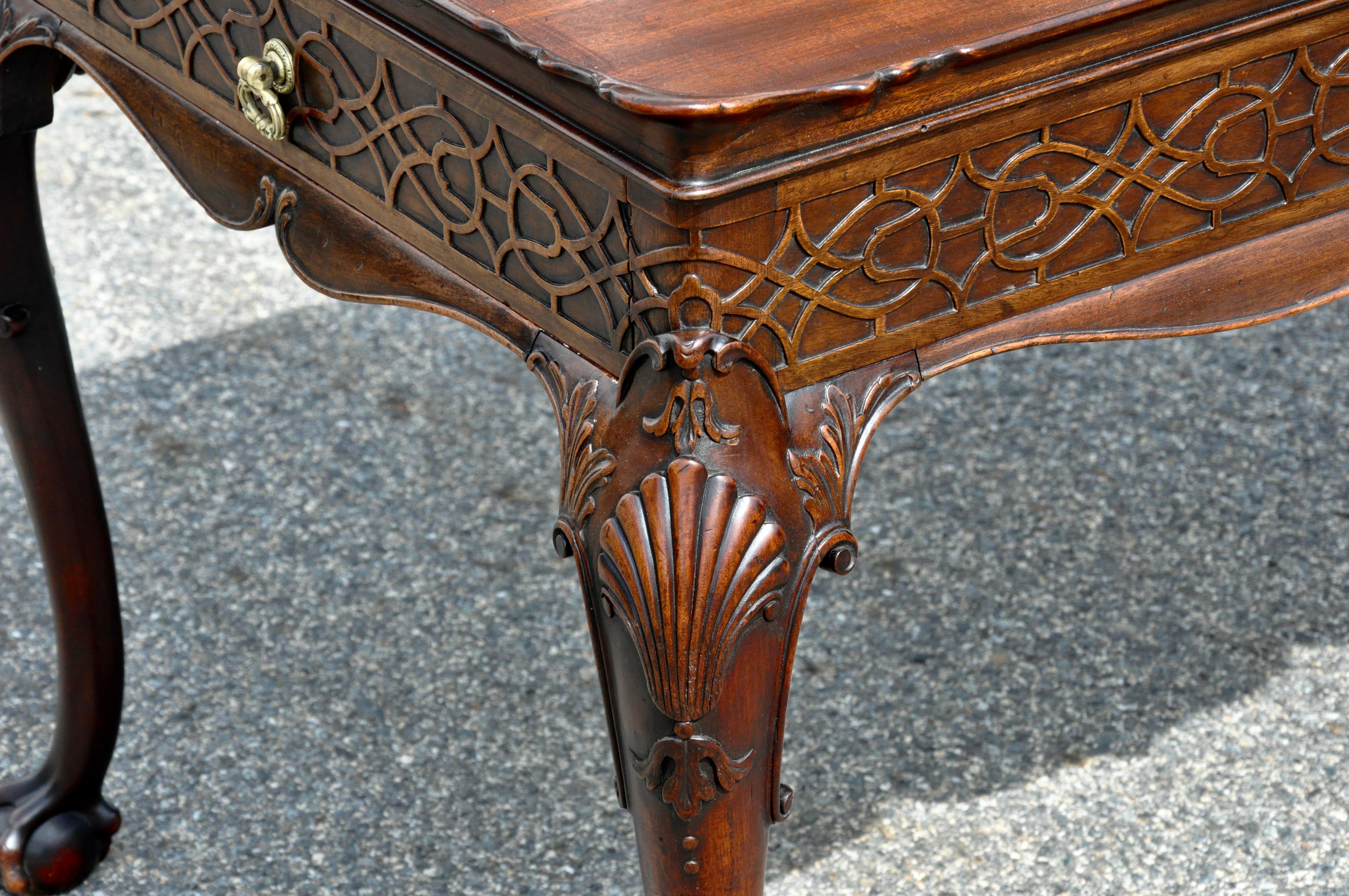 19th Century George III Chippendale Serving or Breakfast Table In Good Condition In Essex, MA