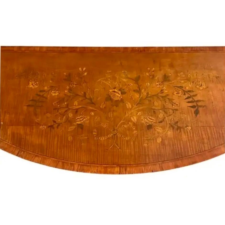 Commode en bois de lièvre et marqueterie George III du XIXe siècle en vente 6