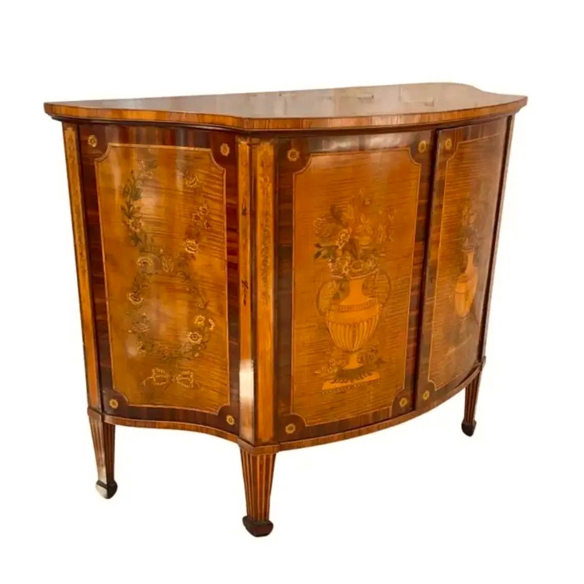 Commode en bois de lièvre et marqueterie George III du XIXe siècle en vente 8