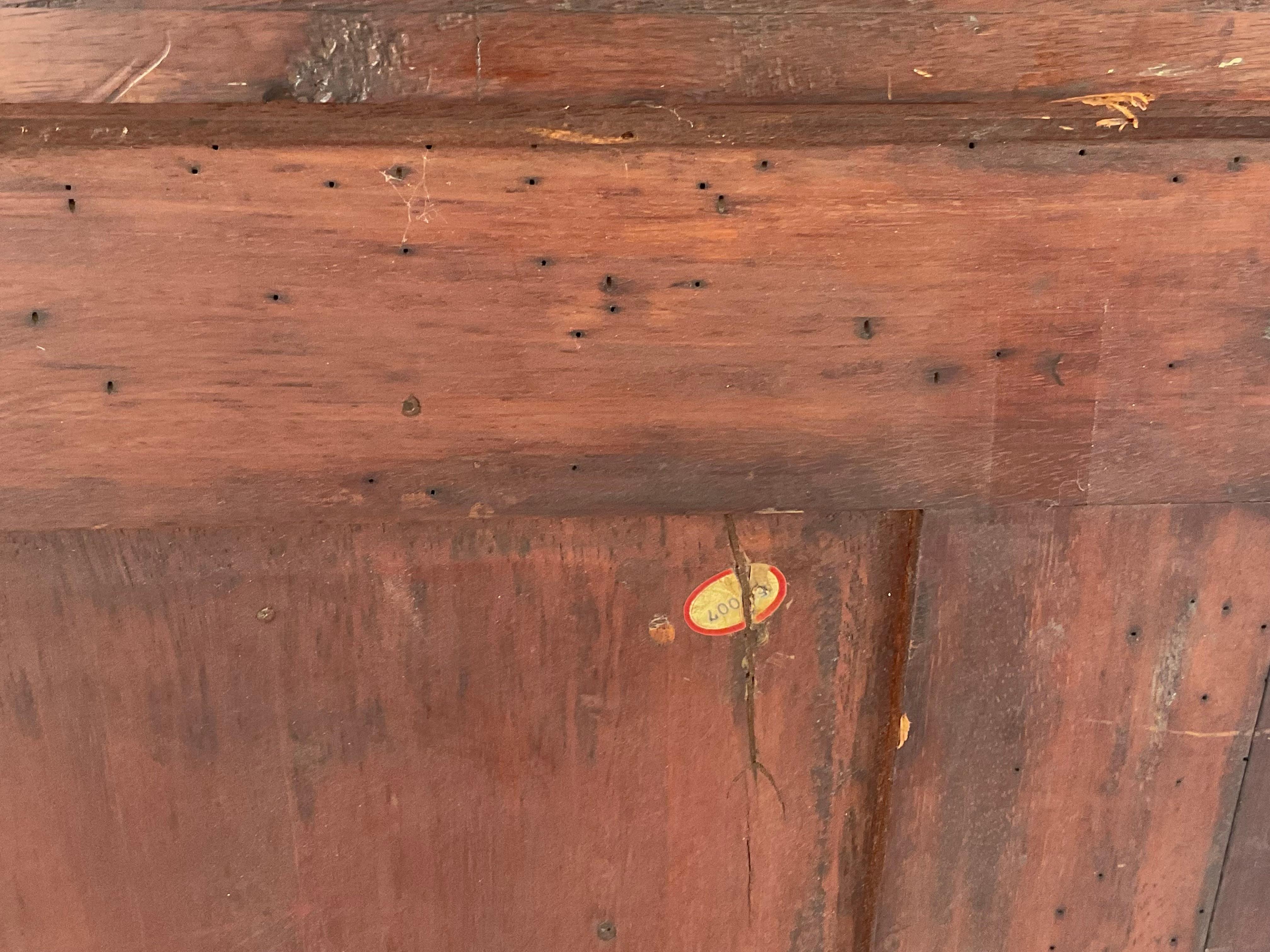 Commode en bois de lièvre et marqueterie George III du XIXe siècle en vente 1