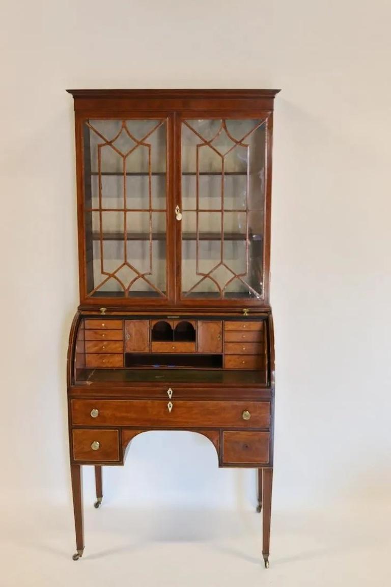 19th Century George III Hepplewhite Cylinder Top Secretary Bookcase In Good Condition For Sale In Essex, MA