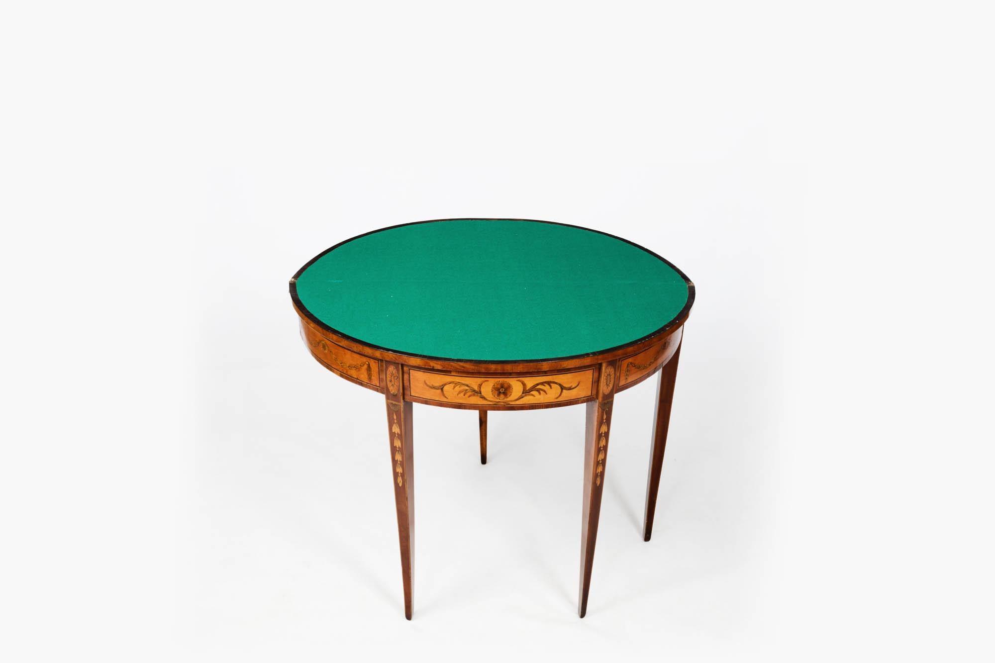 irlandais Table à cartes en bois de satin incrusté et peint à la main, 19e siècle, George III en vente