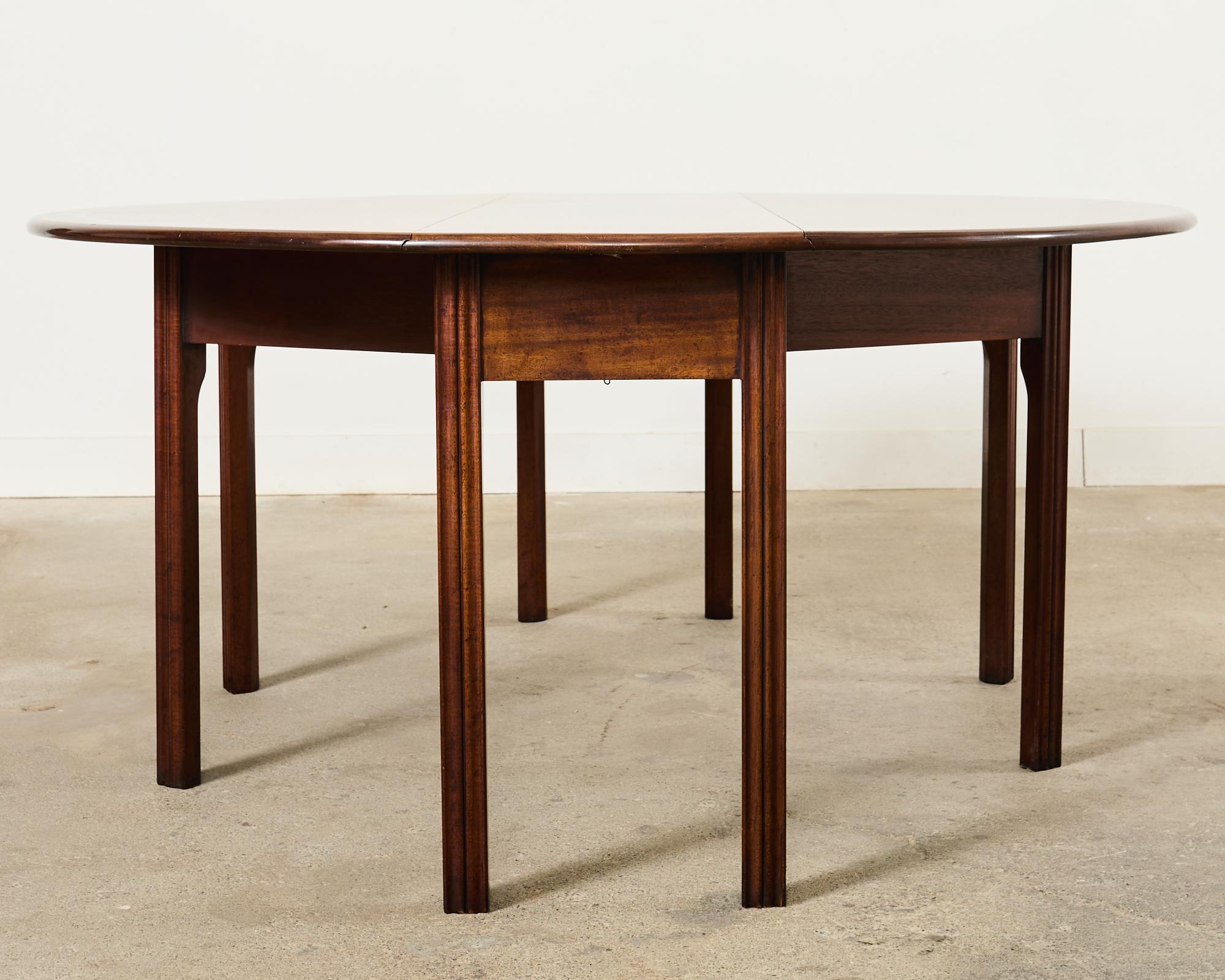 19th Century George III Irish Mahogany Wake Dining Table For Sale 11