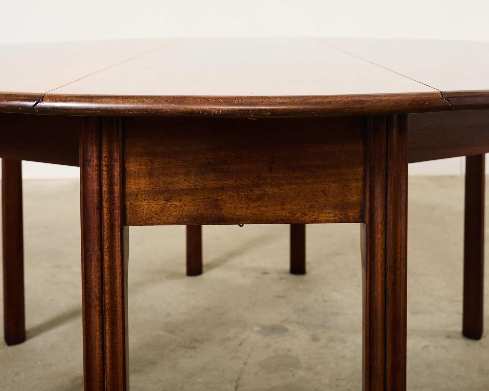 19th Century George III Irish Mahogany Wake Dining Table For Sale 13