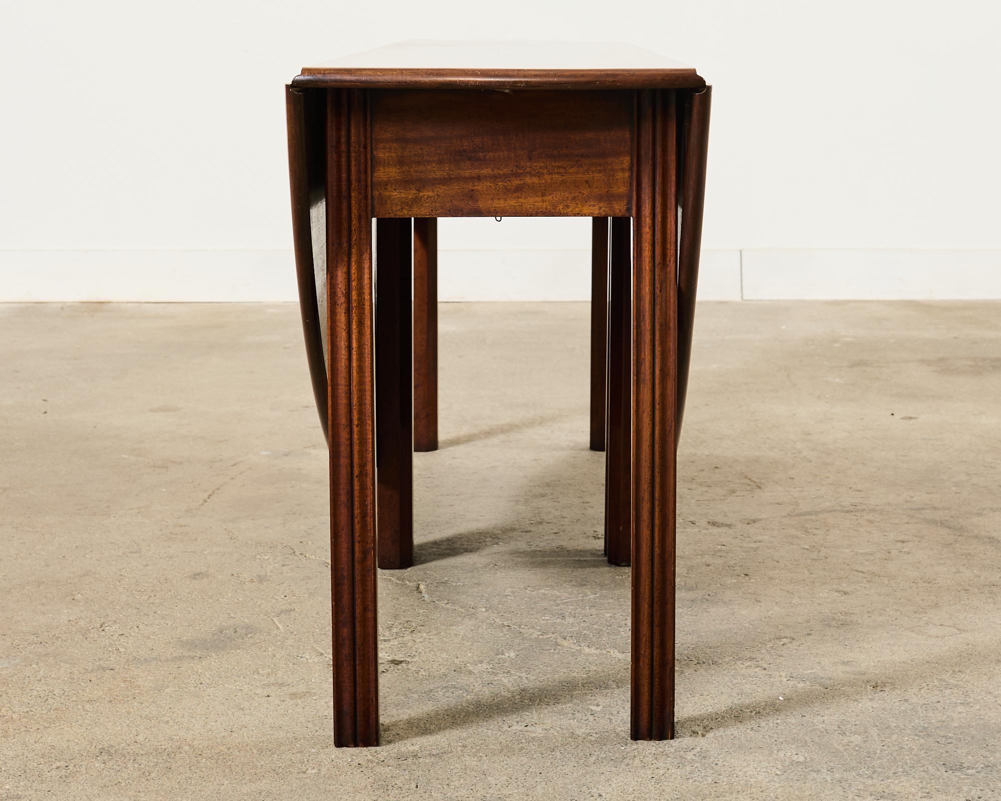 Table de salle à manger irlandaise George III du 19ème siècle Bon état - En vente à Rio Vista, CA