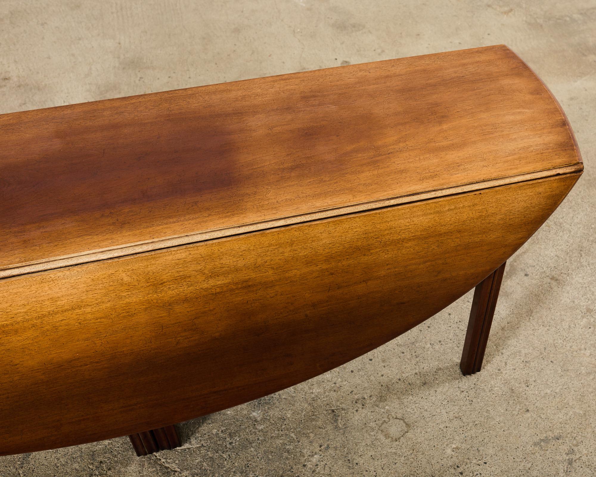 Acajou Table de salle à manger irlandaise George III du 19ème siècle en vente