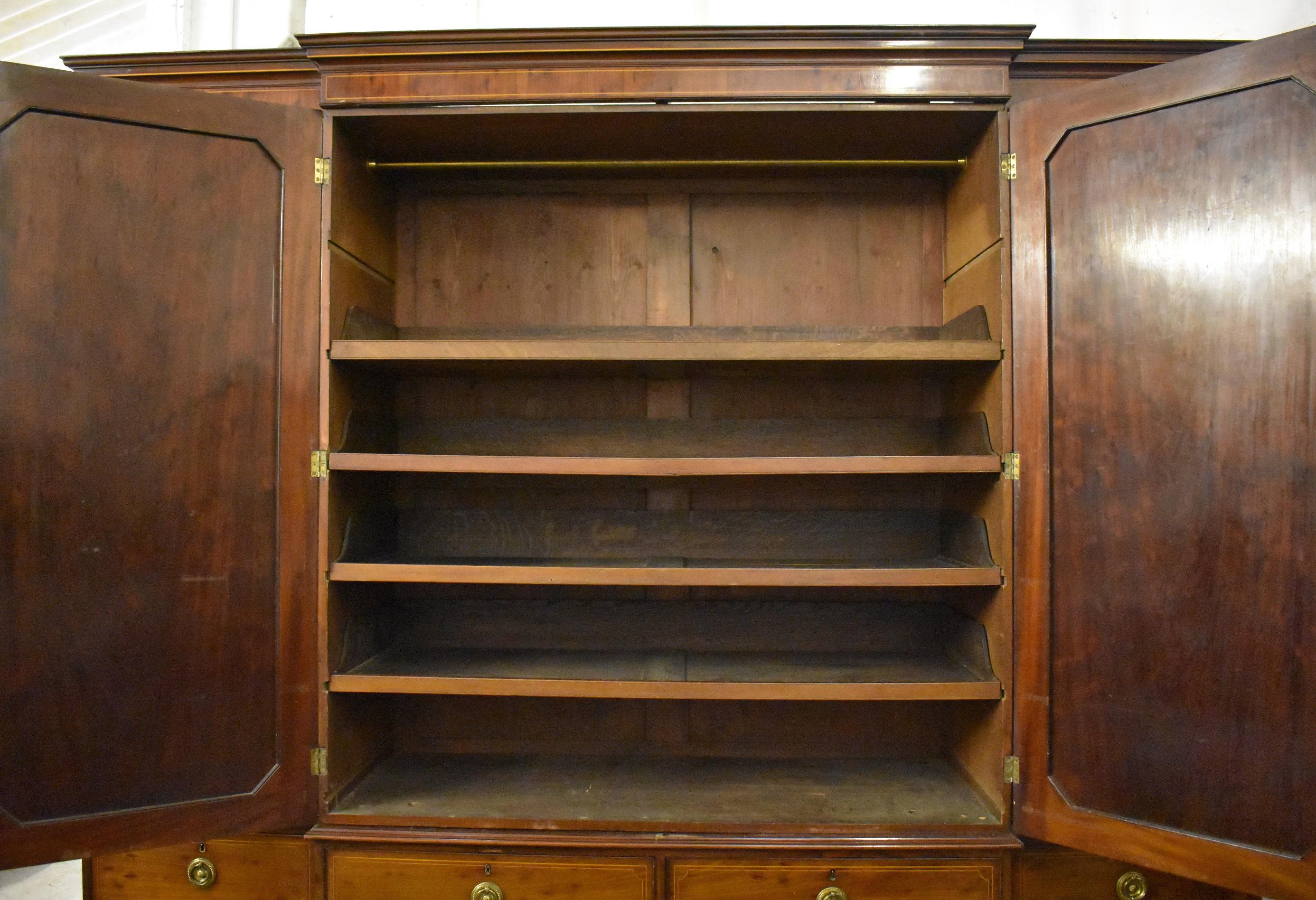 19th Century George III Mahogany Breakfront Wardrobe In Good Condition In Chelmsford, Essex