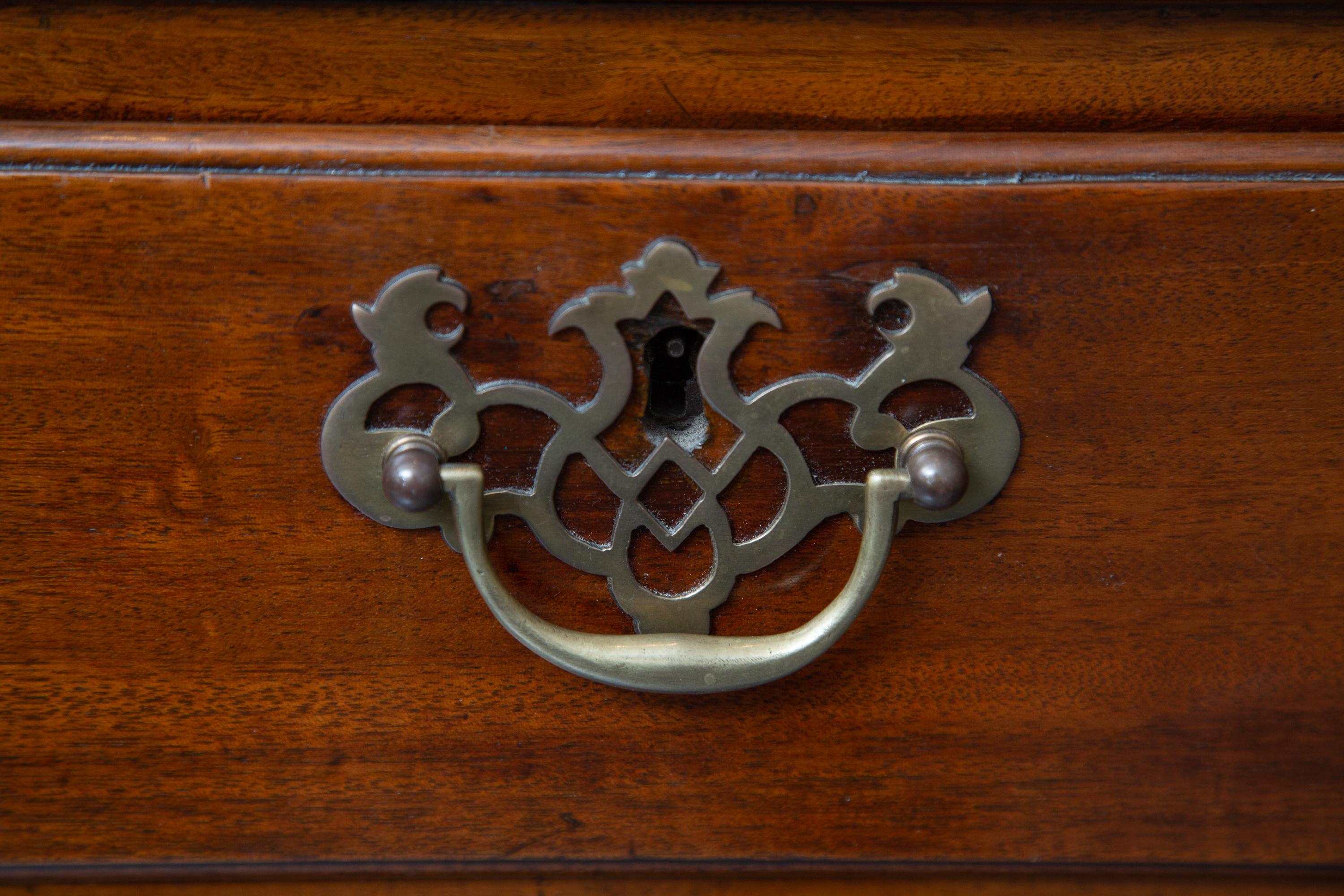 English 19th Century George III Mahogany Chest of Drawers For Sale