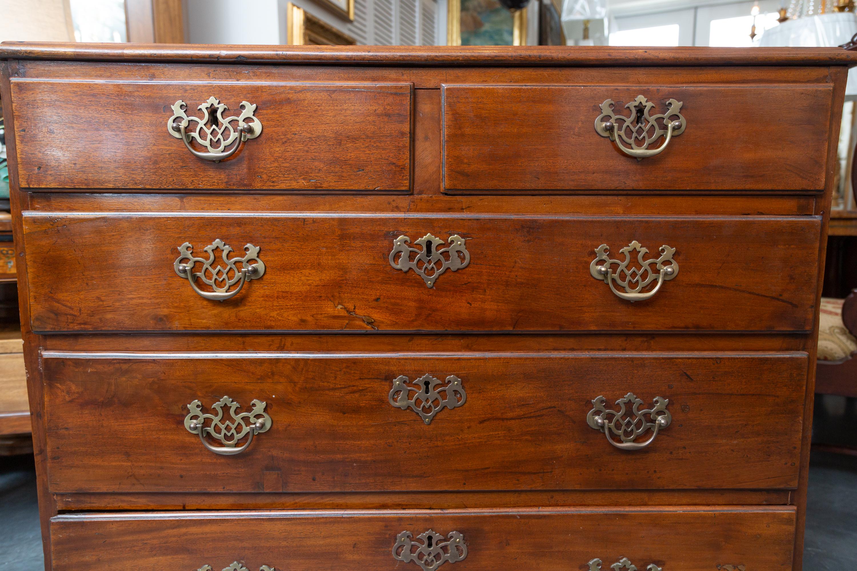 19th Century George III Mahogany Chest of Drawers For Sale 3