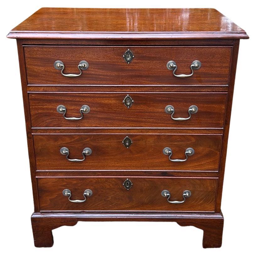 Cassettiera in mogano di Giorgio III del XIX secolo