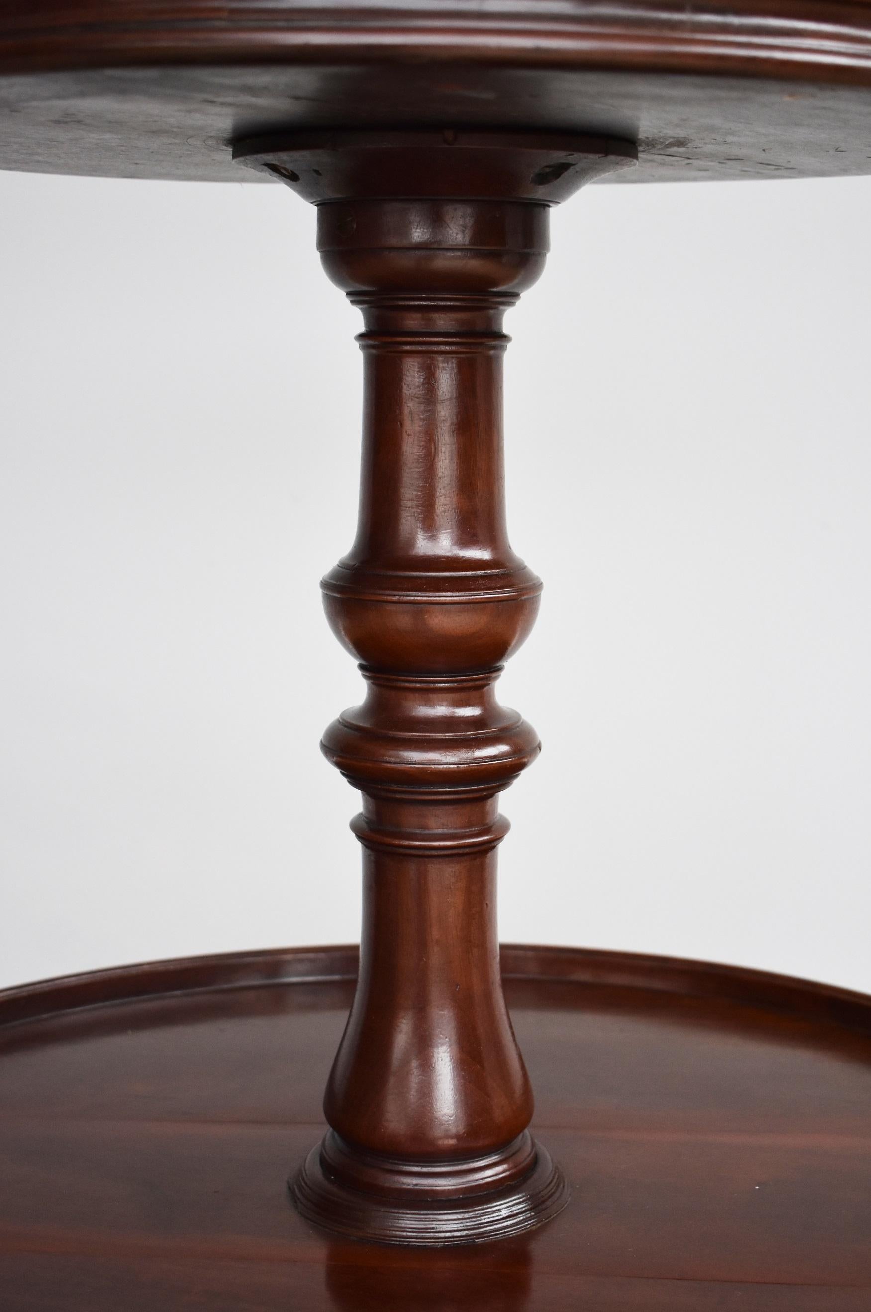 19th Century George III Mahogany Dumbwaiter In Good Condition For Sale In Chelmsford, Essex