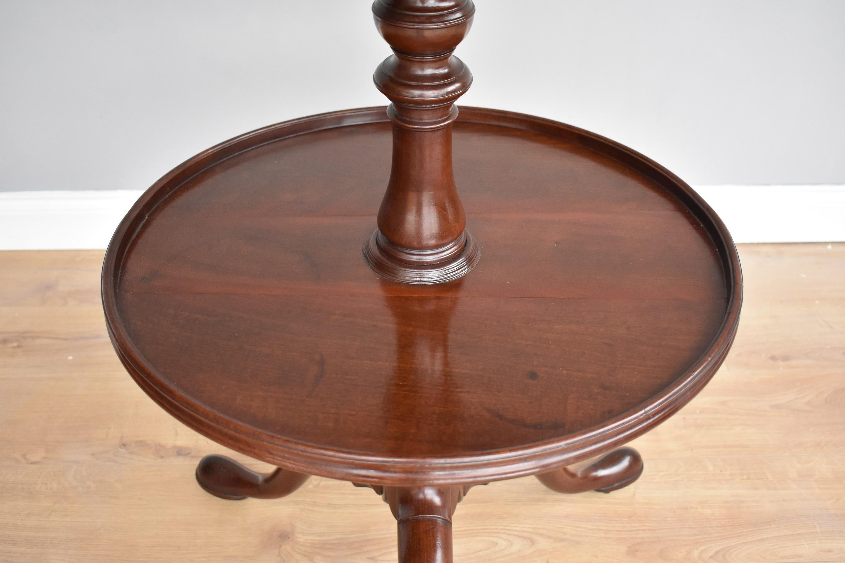 XIXe siècle Dumbwaiter en acajou George III du 19ème siècle en vente