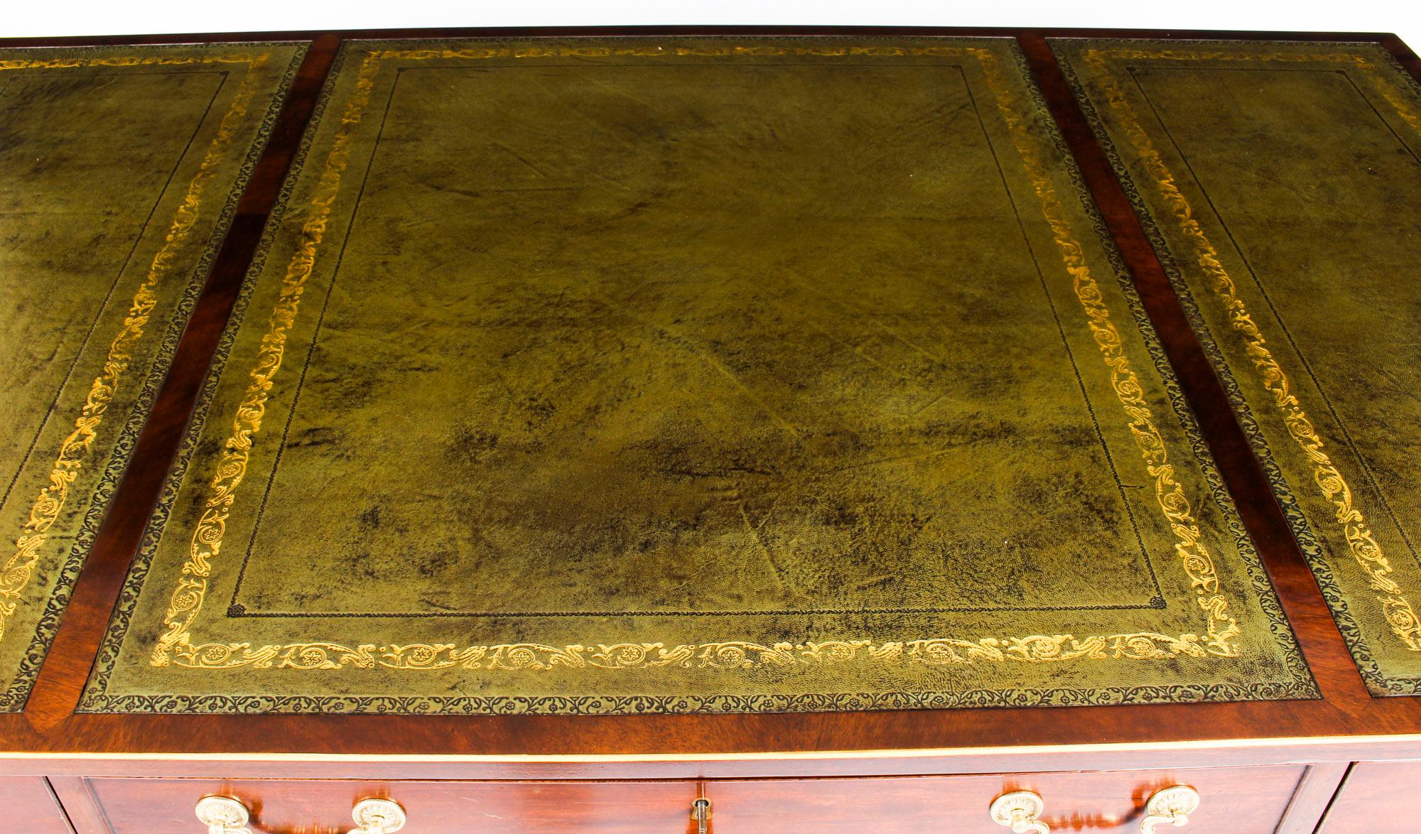 English 19th Century George III Mahogany Pedestal Desk