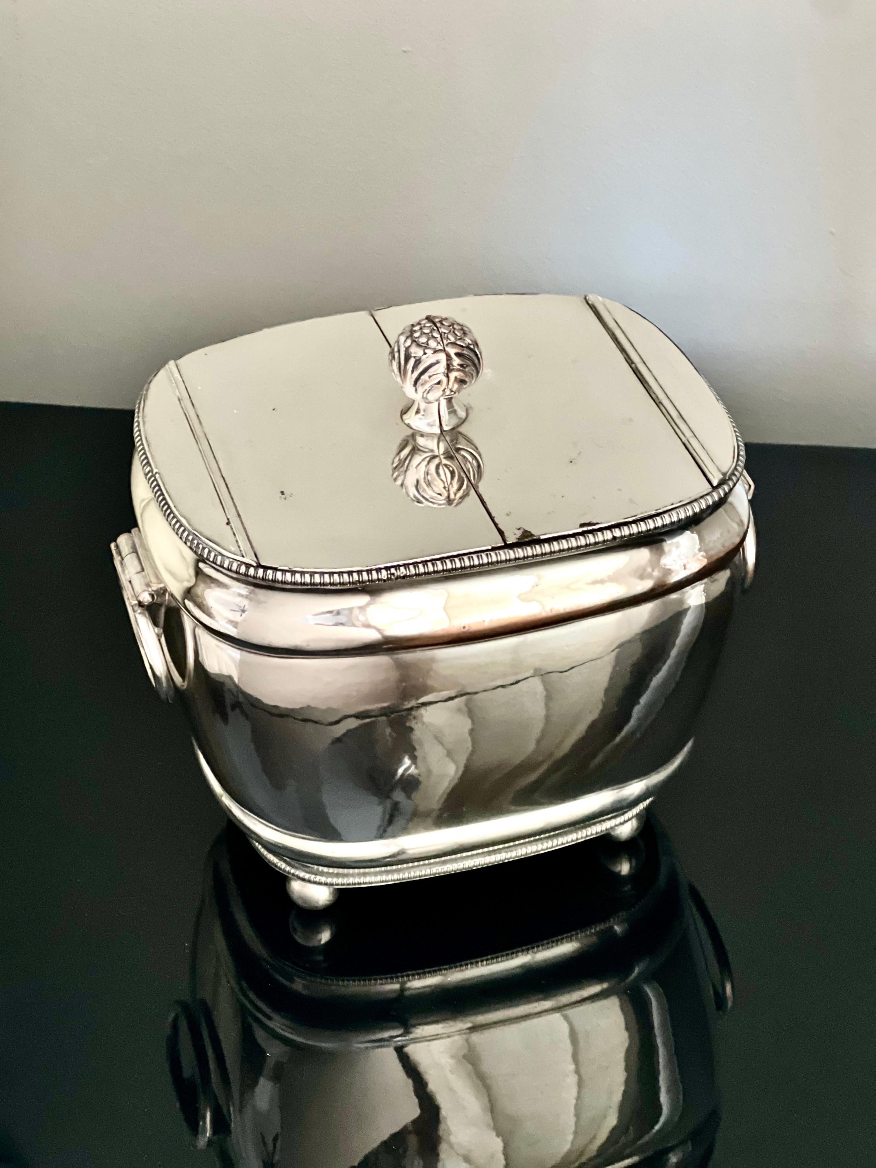 Placcato argento Porta tè in argento di Giorgio III del XIX secolo in vendita
