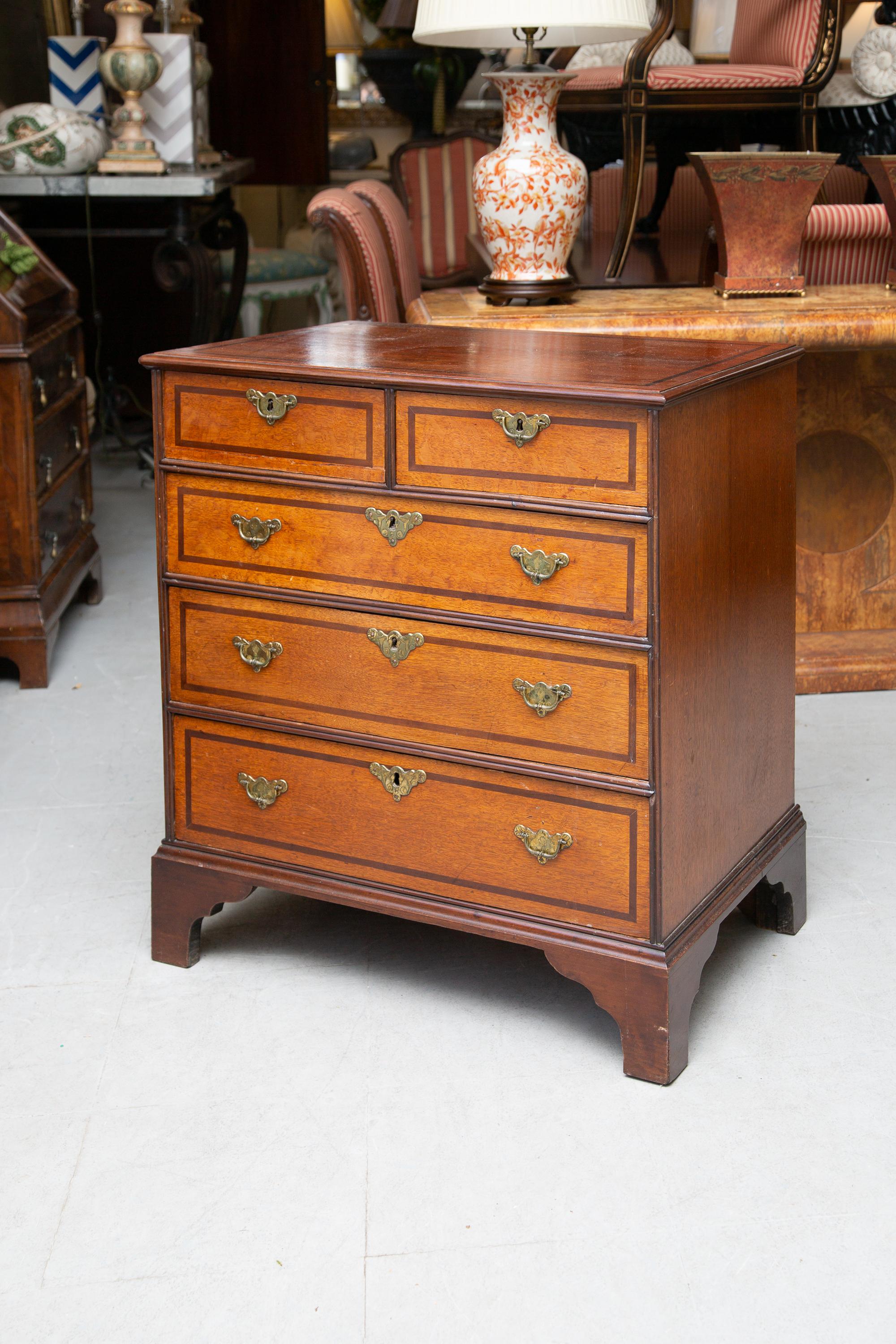 19th Century George III Style English Oak and Inlaid Chest of Drawers In Good Condition In WEST PALM BEACH, FL