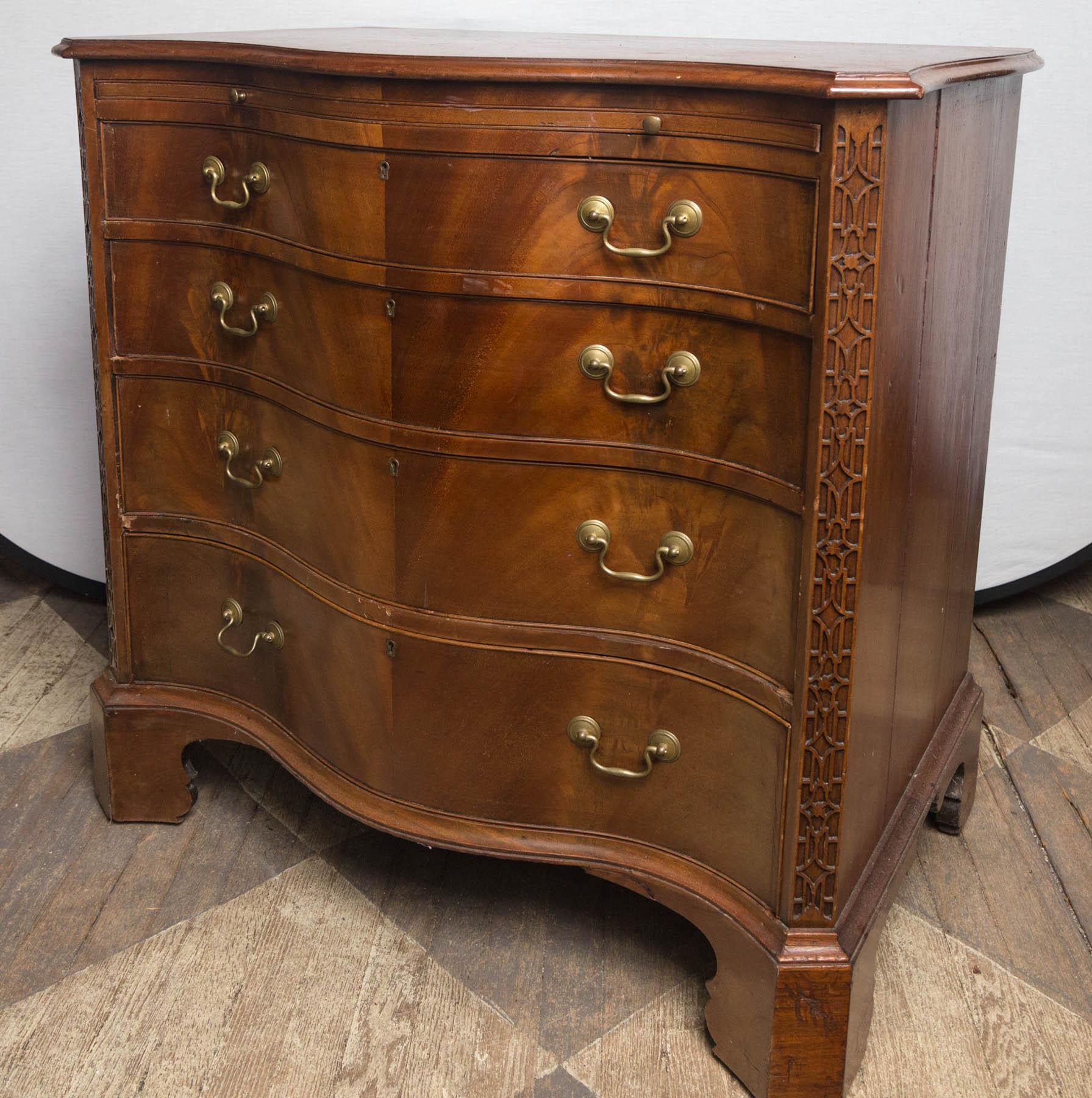 English 19th Century George III Style Four-Drawer Chest For Sale