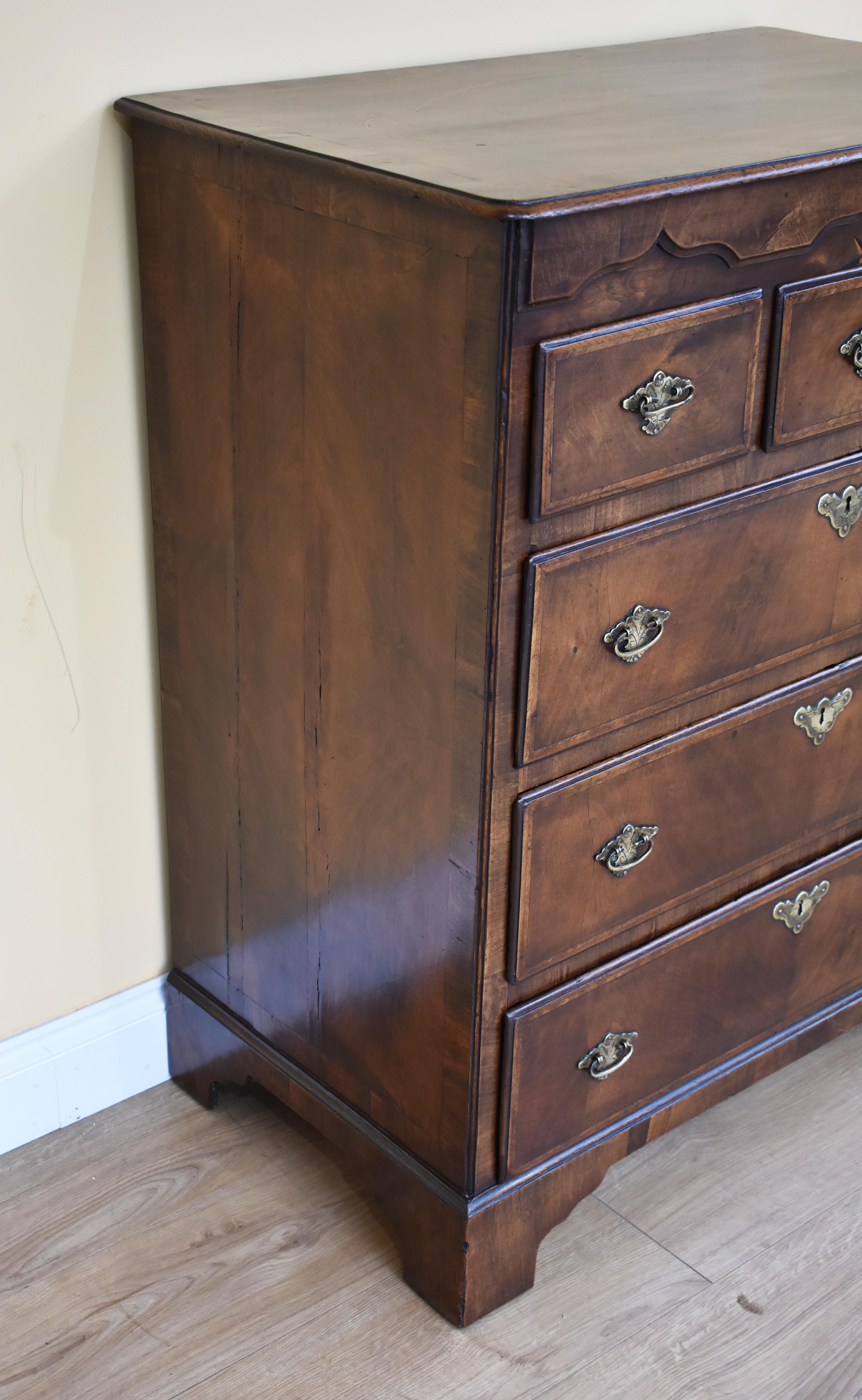 English 19th Century George III Walnut Chest of Drawers For Sale