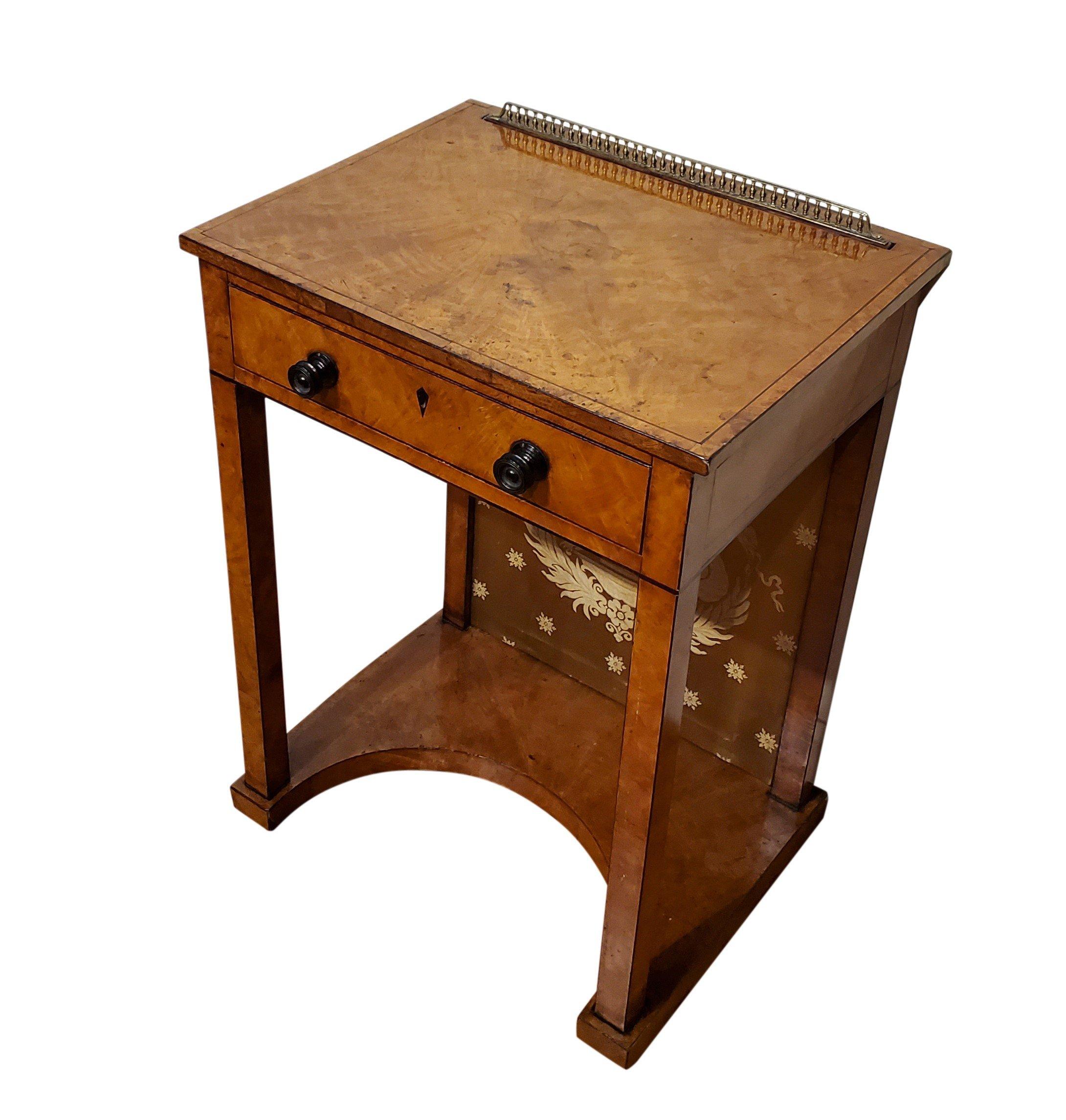 19th Century George IV Burr Elm dressing table with retractable screen.

Having French empire fabric on the screen, 20