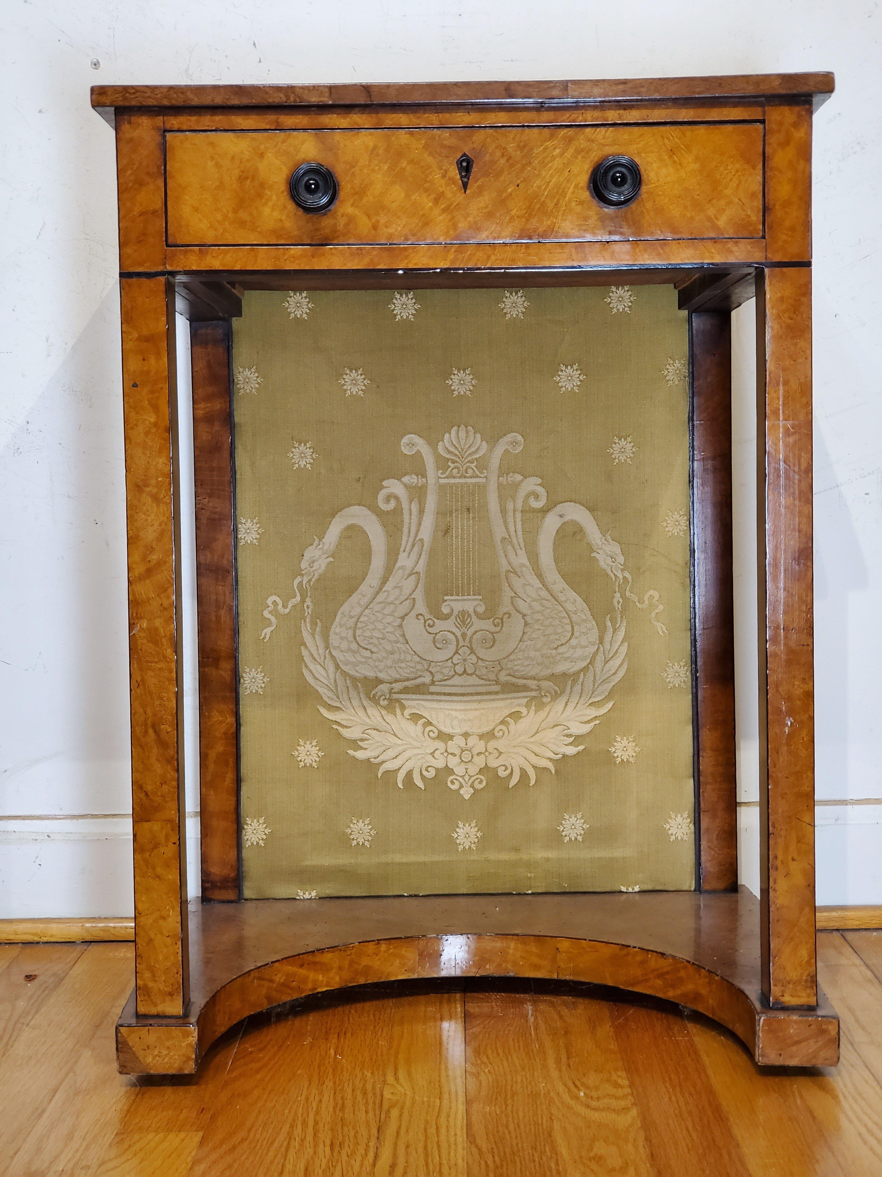 British George IV Burr Elm Dressing Table with Retractable Screen circa 1825