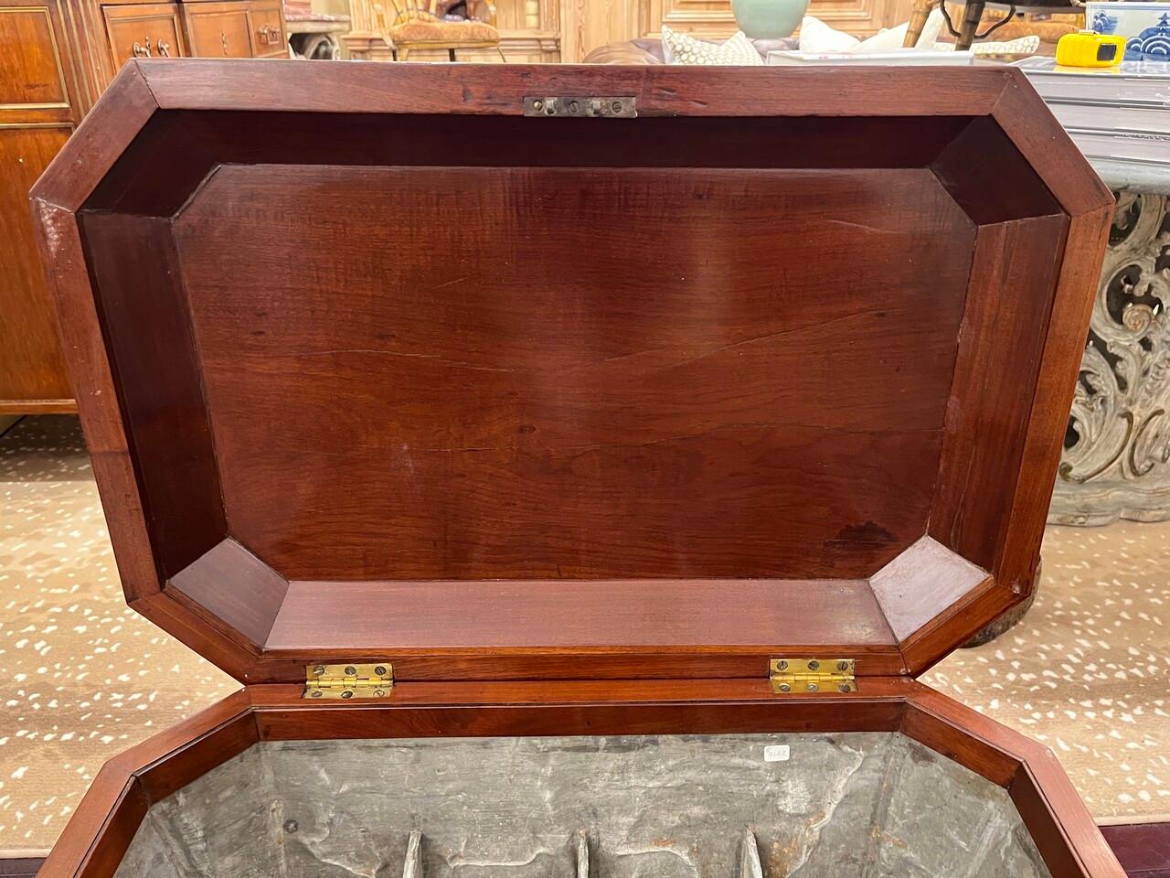 19th Century George IV Mahogany Cellarette For Sale 6