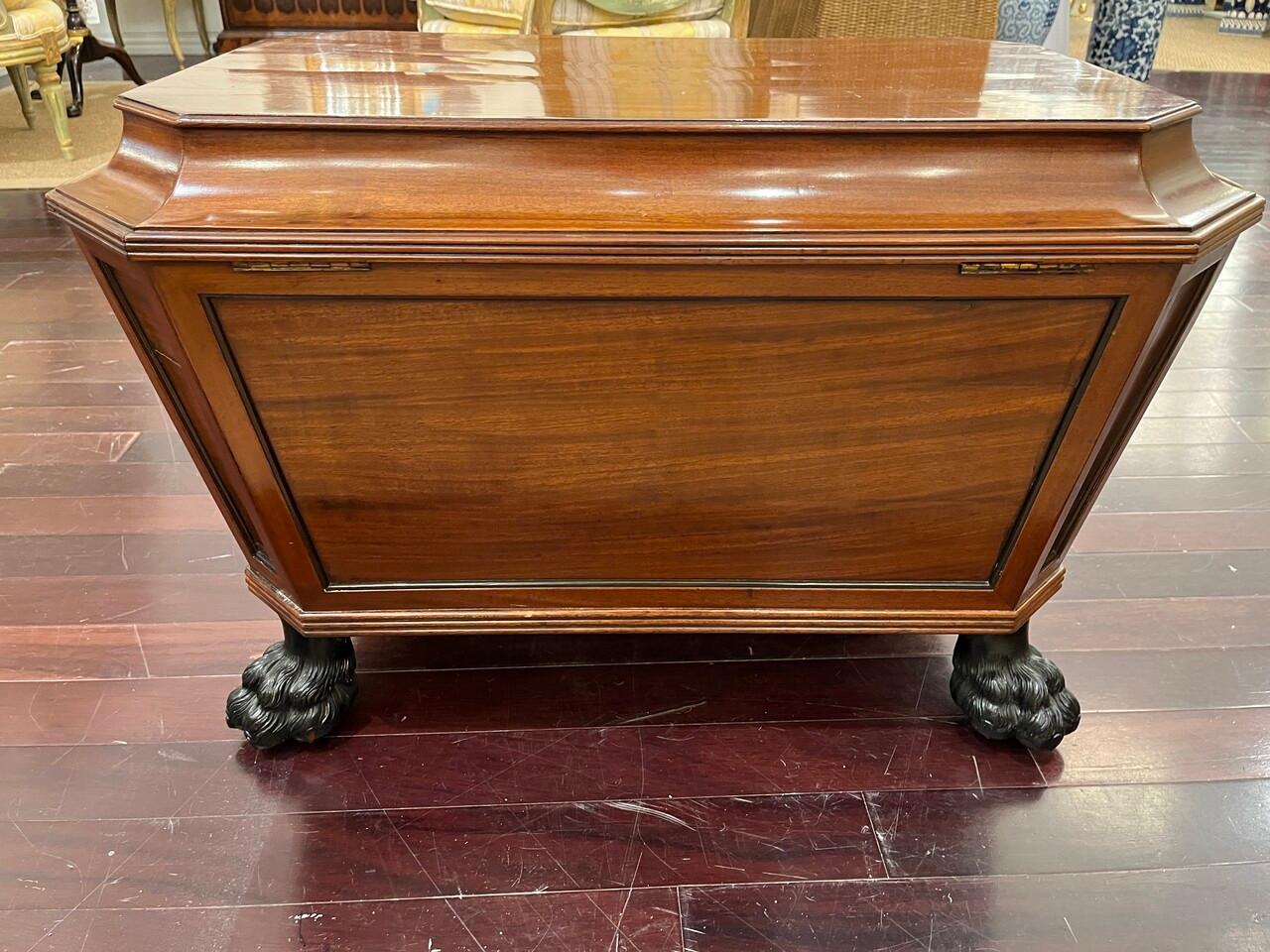 English 19th Century George IV Mahogany Cellarette For Sale
