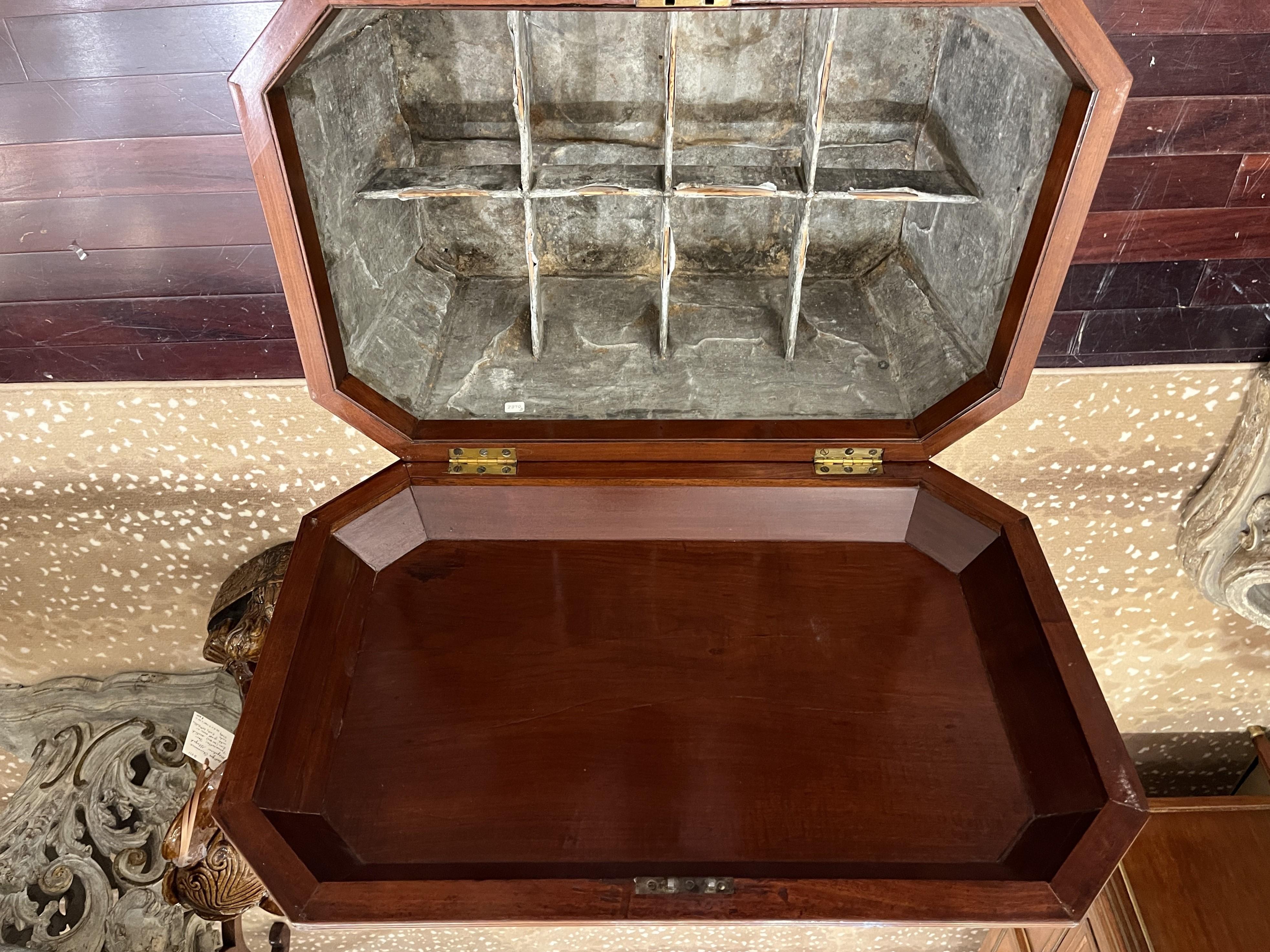 19th Century George IV Mahogany Cellarette For Sale 4