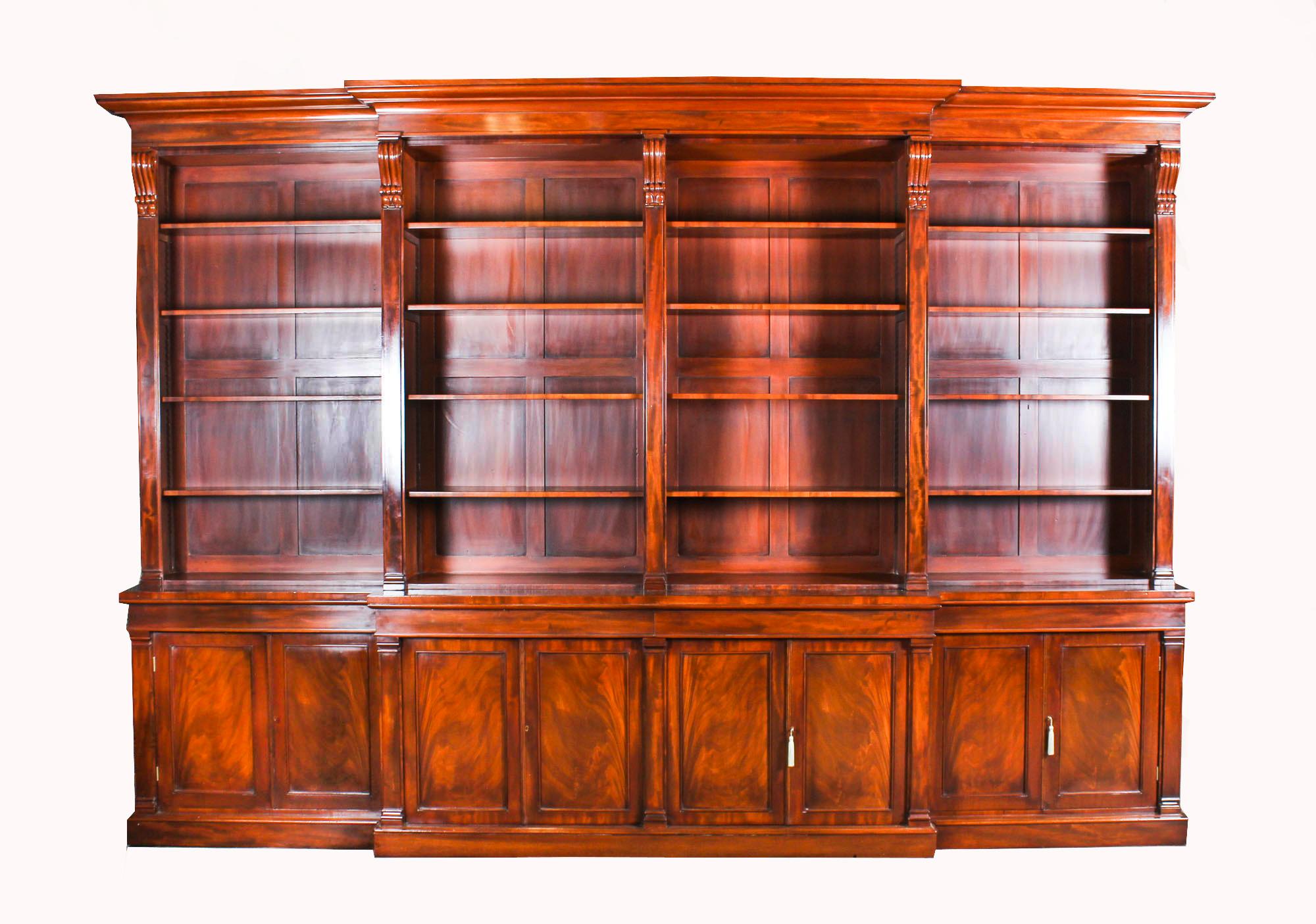 This is a stunning monumental antique Regency period mahogany breakfront bookcase, circa 1820 in date.

It is of wonderful quality, has a rich and striking grain, and has been accomplished in beautiful flame mahogany. The top part has a decorative