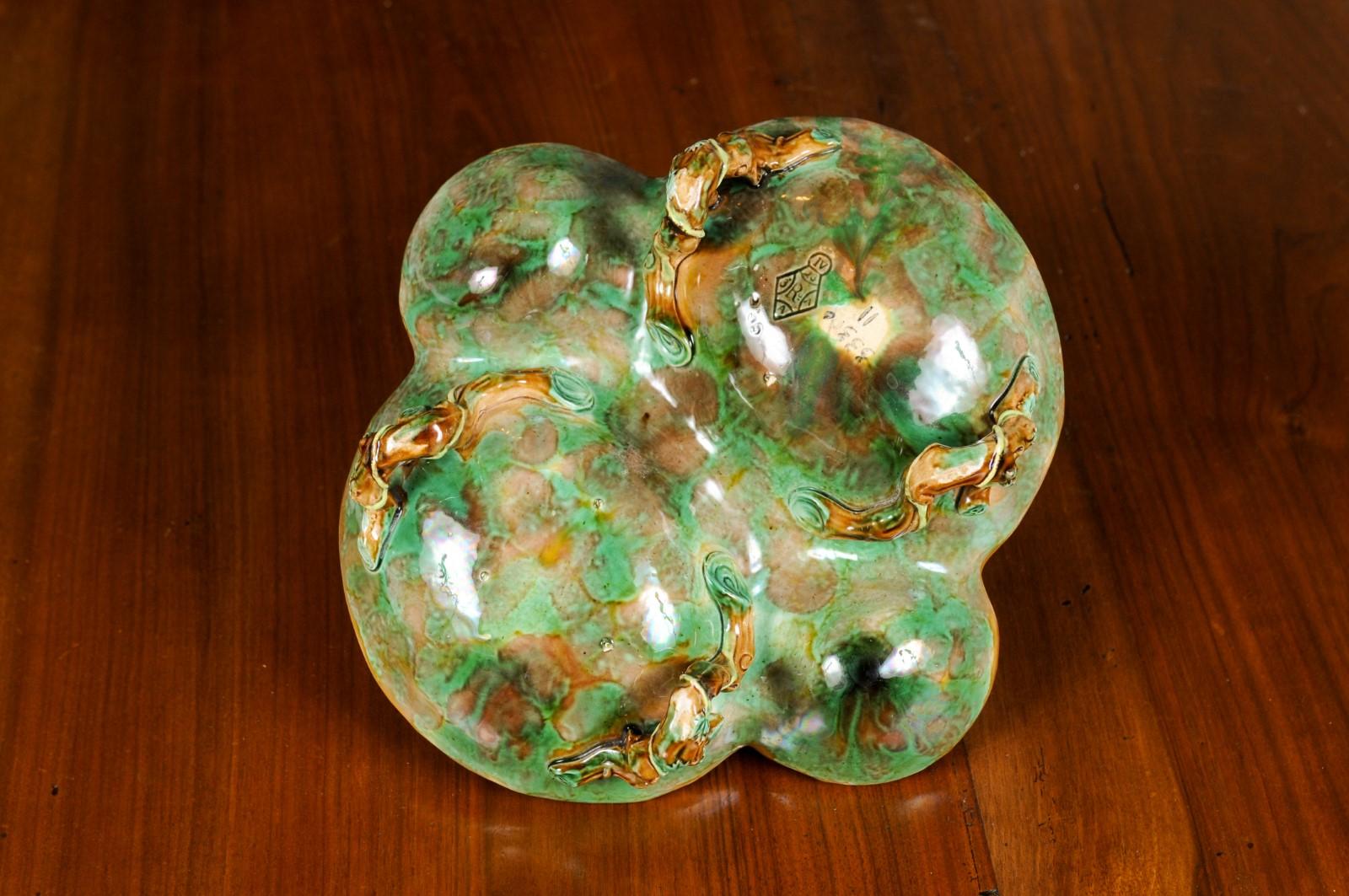 Bol de service en porcelaine majolique George Jones du 19ème siècle en quatre parties avec marguerites en vente 2
